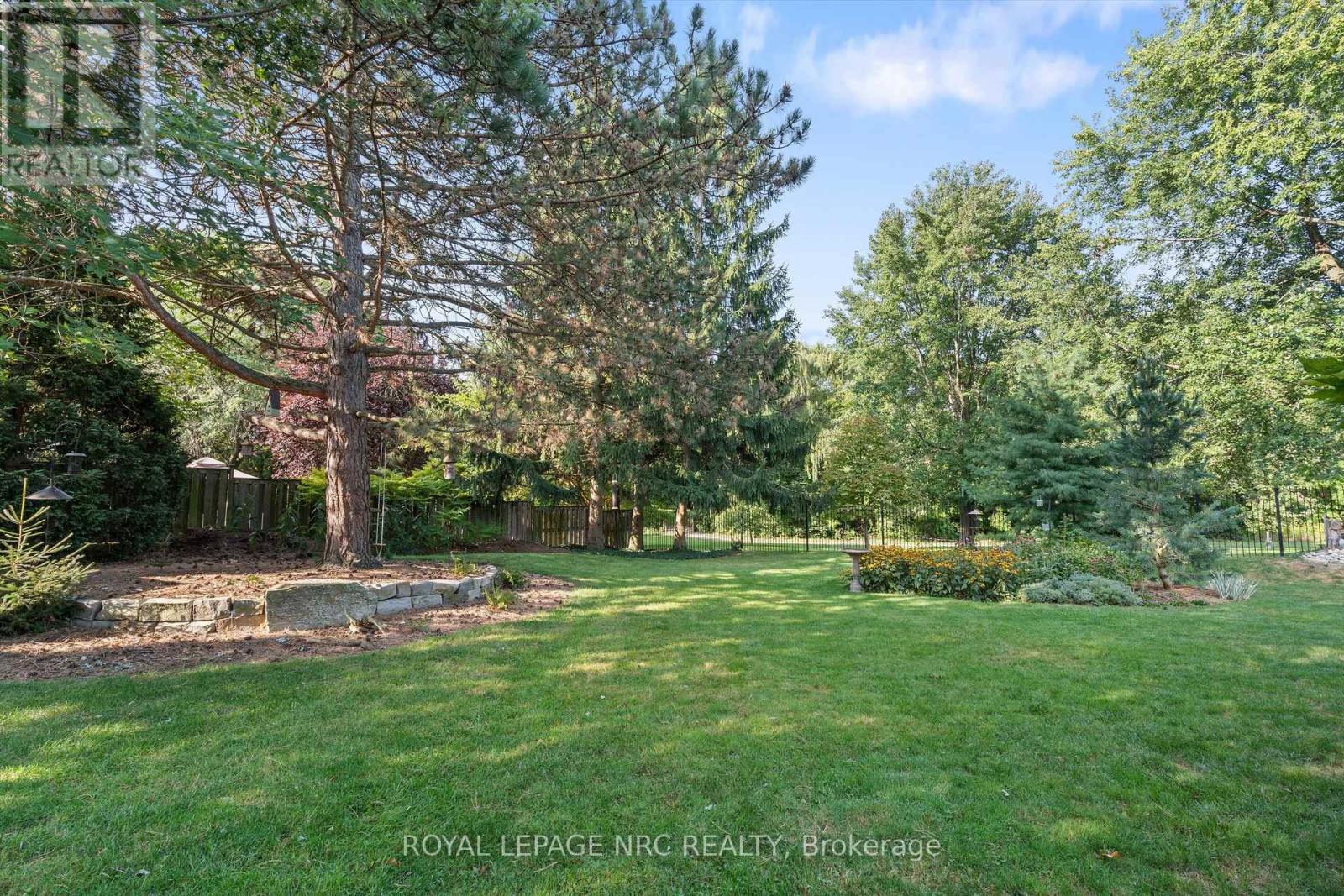 42 The Cedars, St. Catharines (Vine/linwell), Ontario  L2M 6M8 - Photo 4 - X12436109