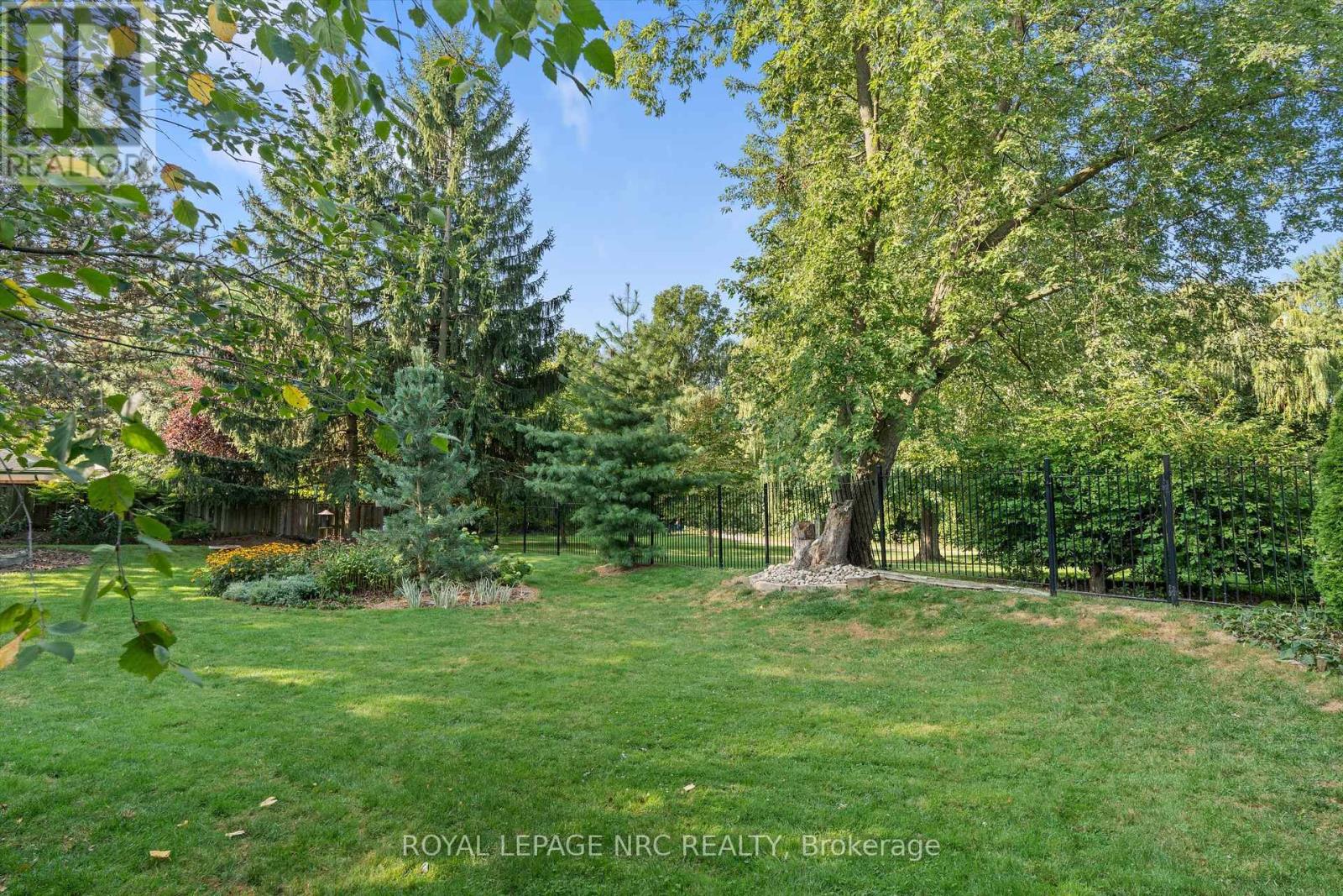 42 The Cedars, St. Catharines (Vine/linwell), Ontario  L2M 6M8 - Photo 44 - X12436109