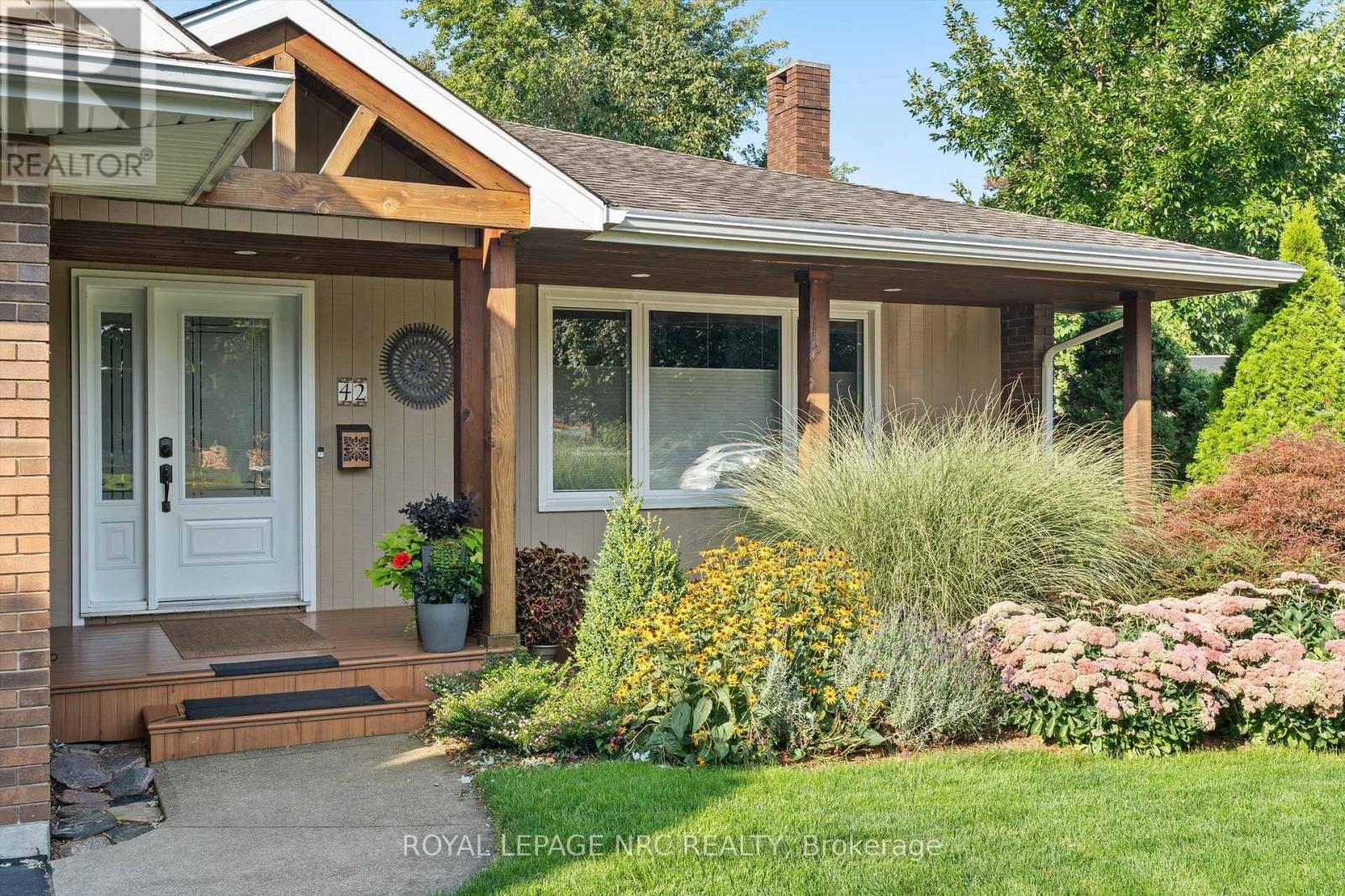 42 The Cedars, St. Catharines (Vine/linwell), Ontario  L2M 6M8 - Photo 8 - X12436109