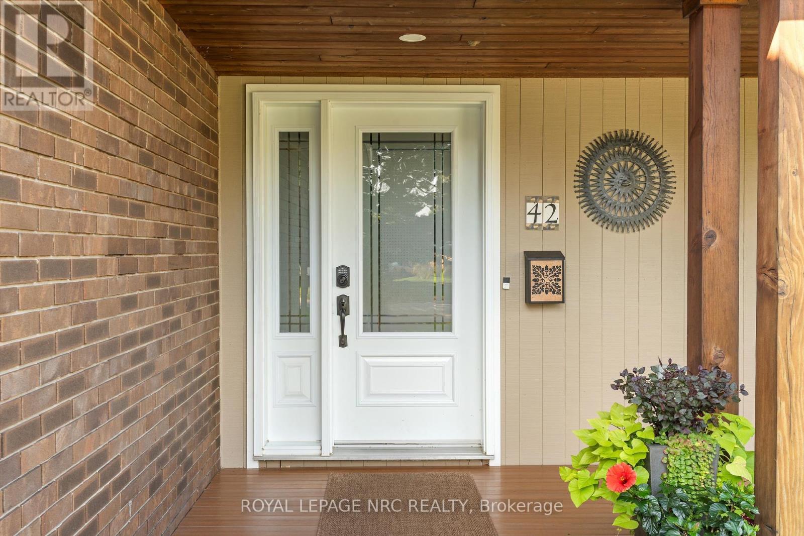 42 The Cedars, St. Catharines (Vine/linwell), Ontario  L2M 6M8 - Photo 9 - X12436109