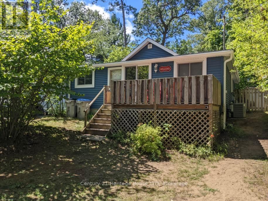29 Elmwood Avenue, Lambton Shores, Ontario  L0S 1E4 - Photo 2 - X12436154