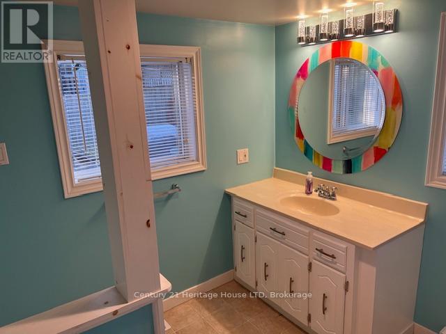 29 Elmwood Avenue, Lambton Shores, Ontario  L0S 1E4 - Photo 20 - X12436154