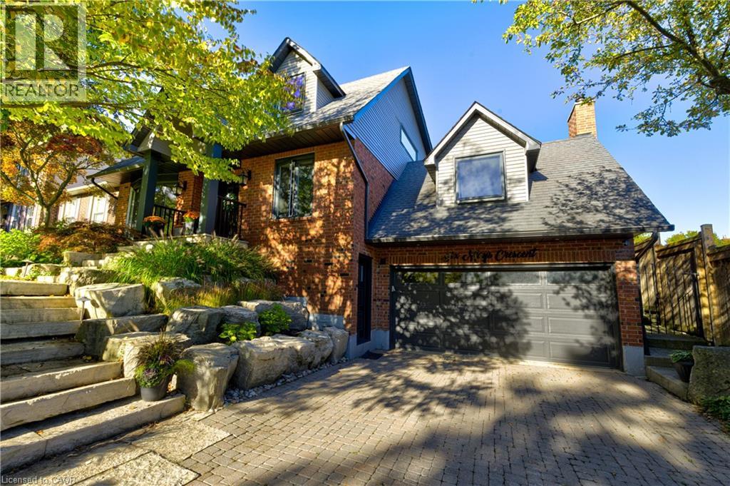6 MAYS Crescent, Waterdown, Ontario