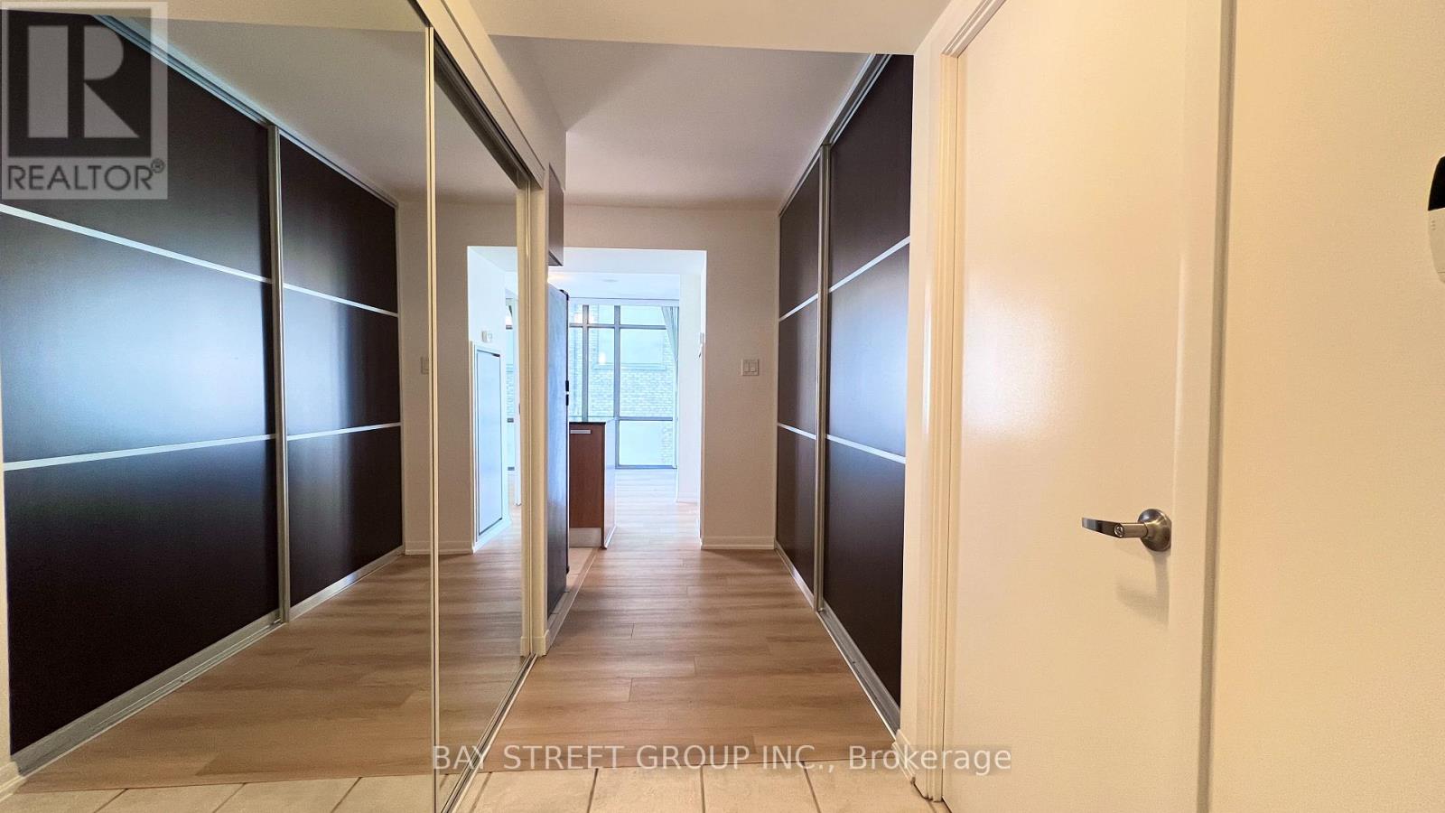508 - 38 Grenville Street, Toronto, Ontario  M4Y 1A5 - Photo 5 - C12436173