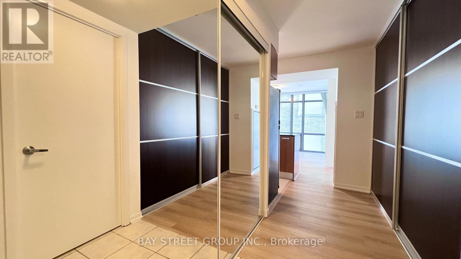 508 - 38 Grenville Street, Toronto, Ontario  M4Y 1A5 - Photo 6 - C12436173