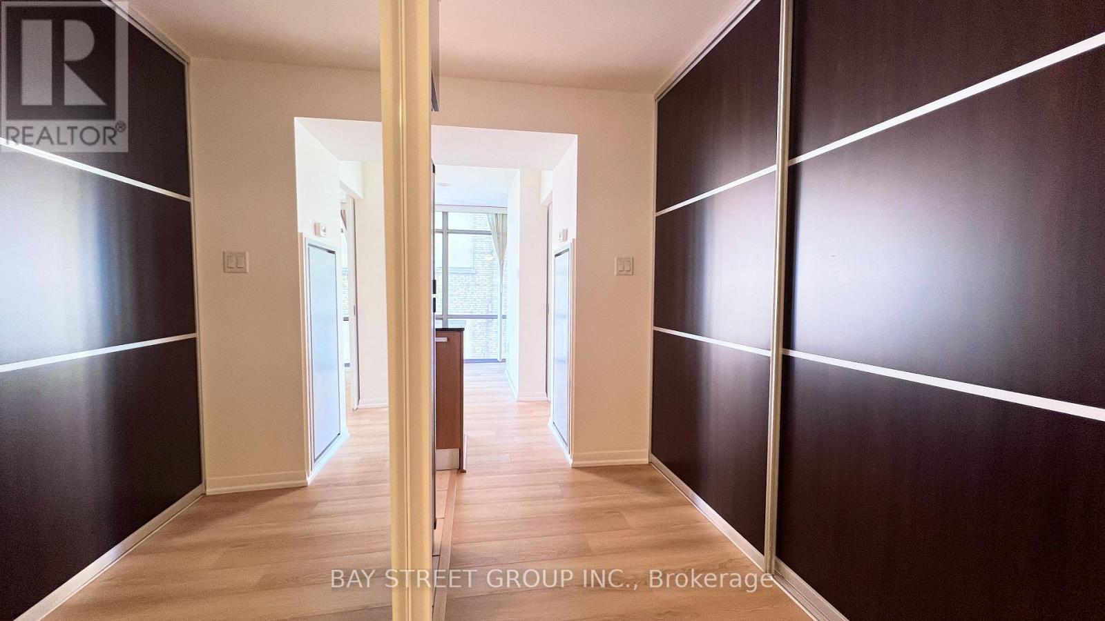 508 - 38 Grenville Street, Toronto, Ontario  M4Y 1A5 - Photo 8 - C12436173