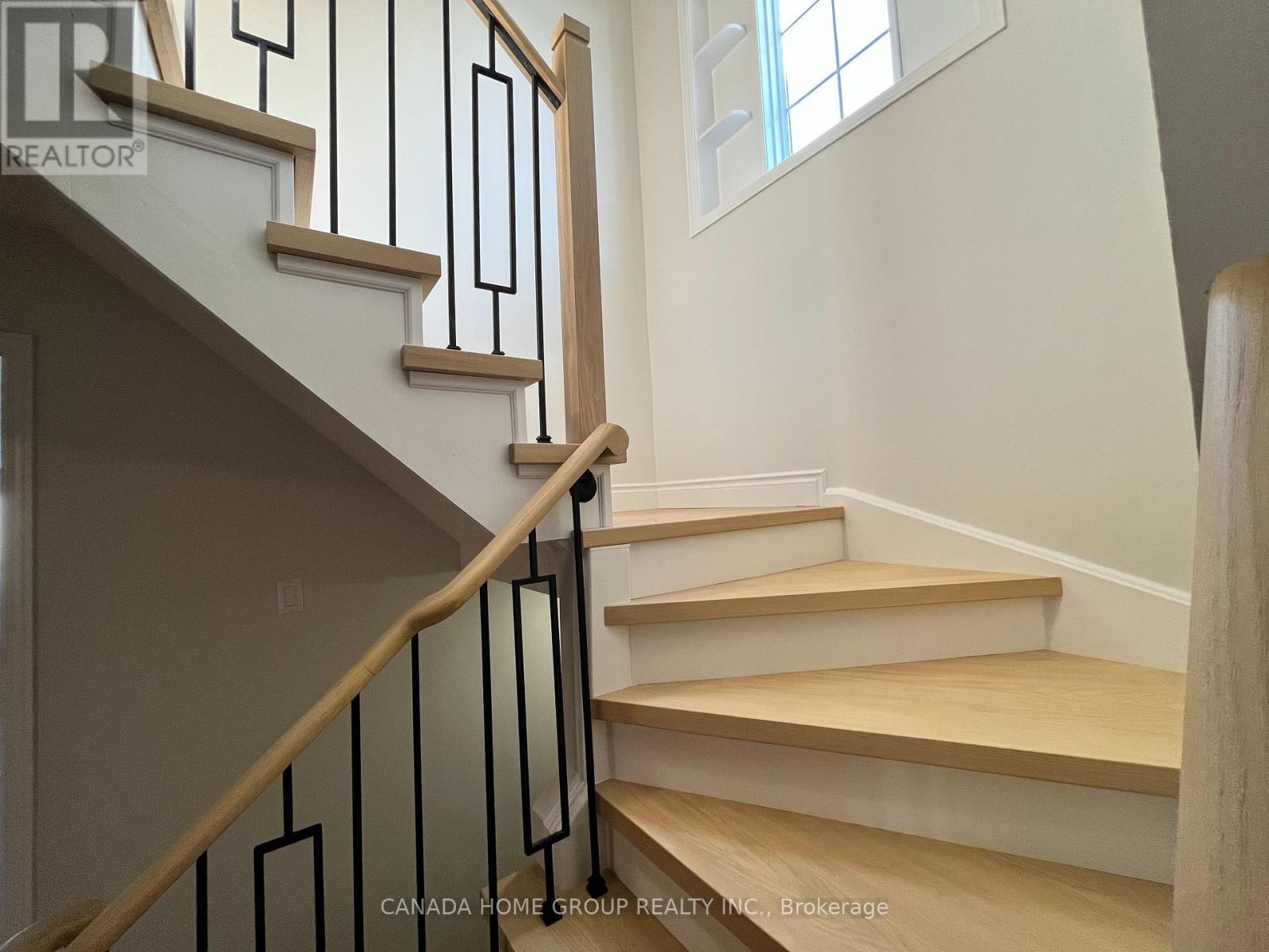 11 Bonnycastle Drive, Clarington, Ontario  L1C 4W5 - Photo 4 - E12436136