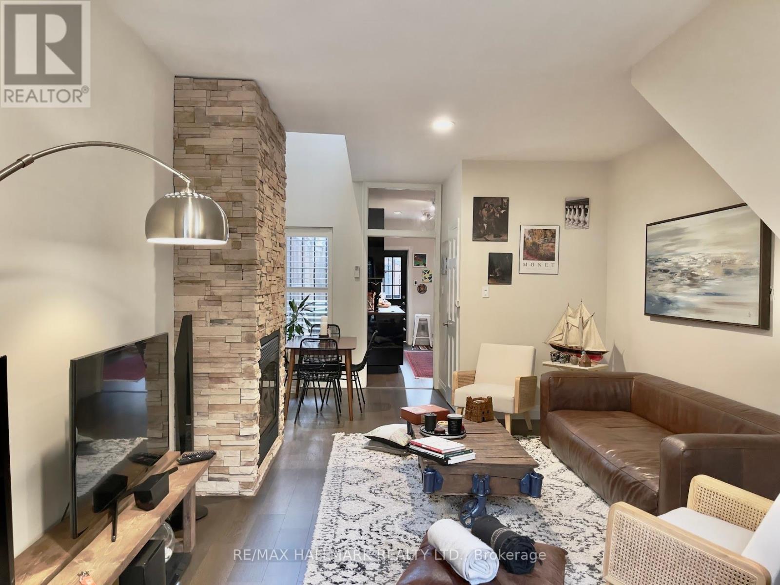 2 Verral Avenue, Toronto, Ontario  M4M 2R2 - Photo 3 - E12436191
