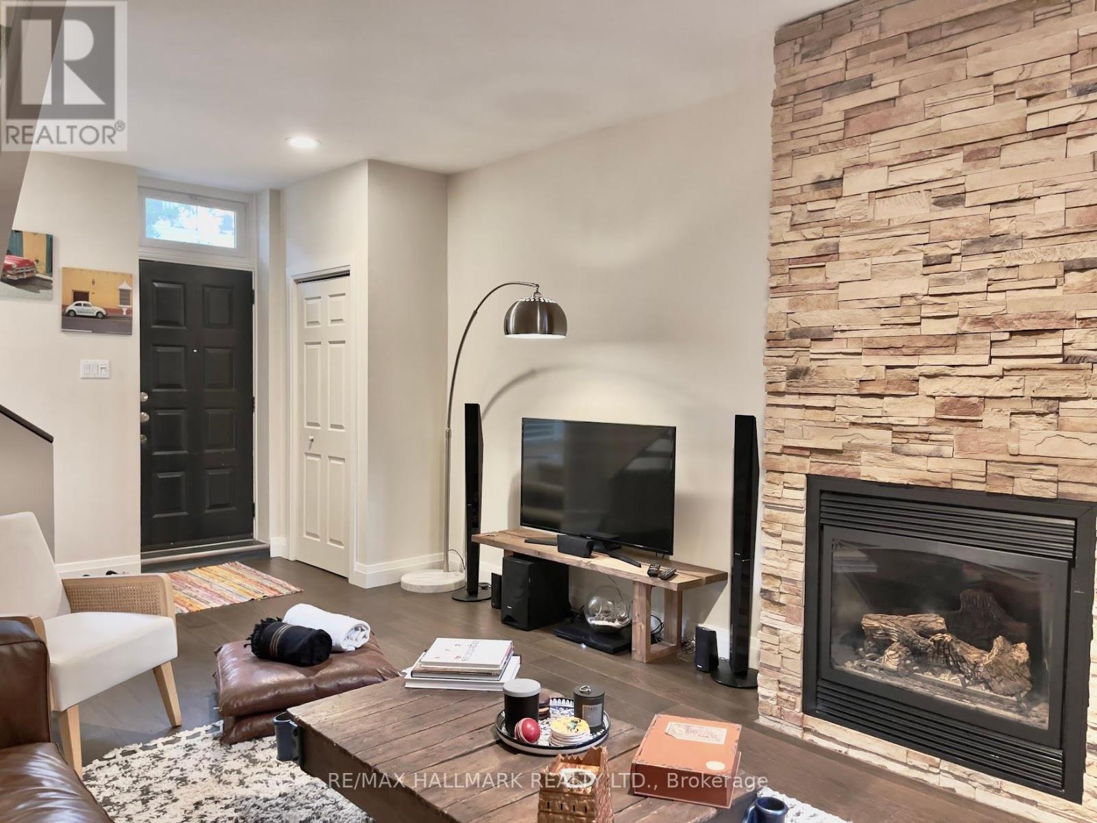 2 Verral Avenue, Toronto, Ontario  M4M 2R2 - Photo 6 - E12436191