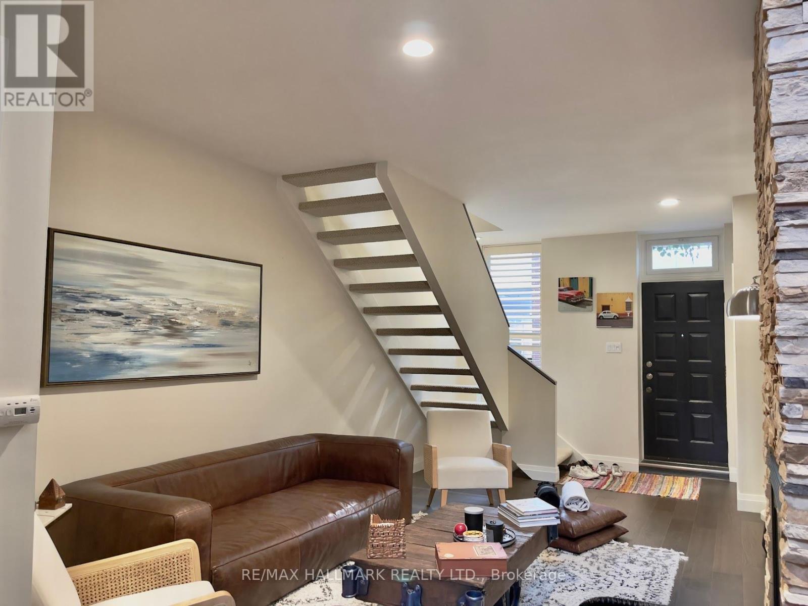 2 Verral Avenue, Toronto, Ontario  M4M 2R2 - Photo 7 - E12436191