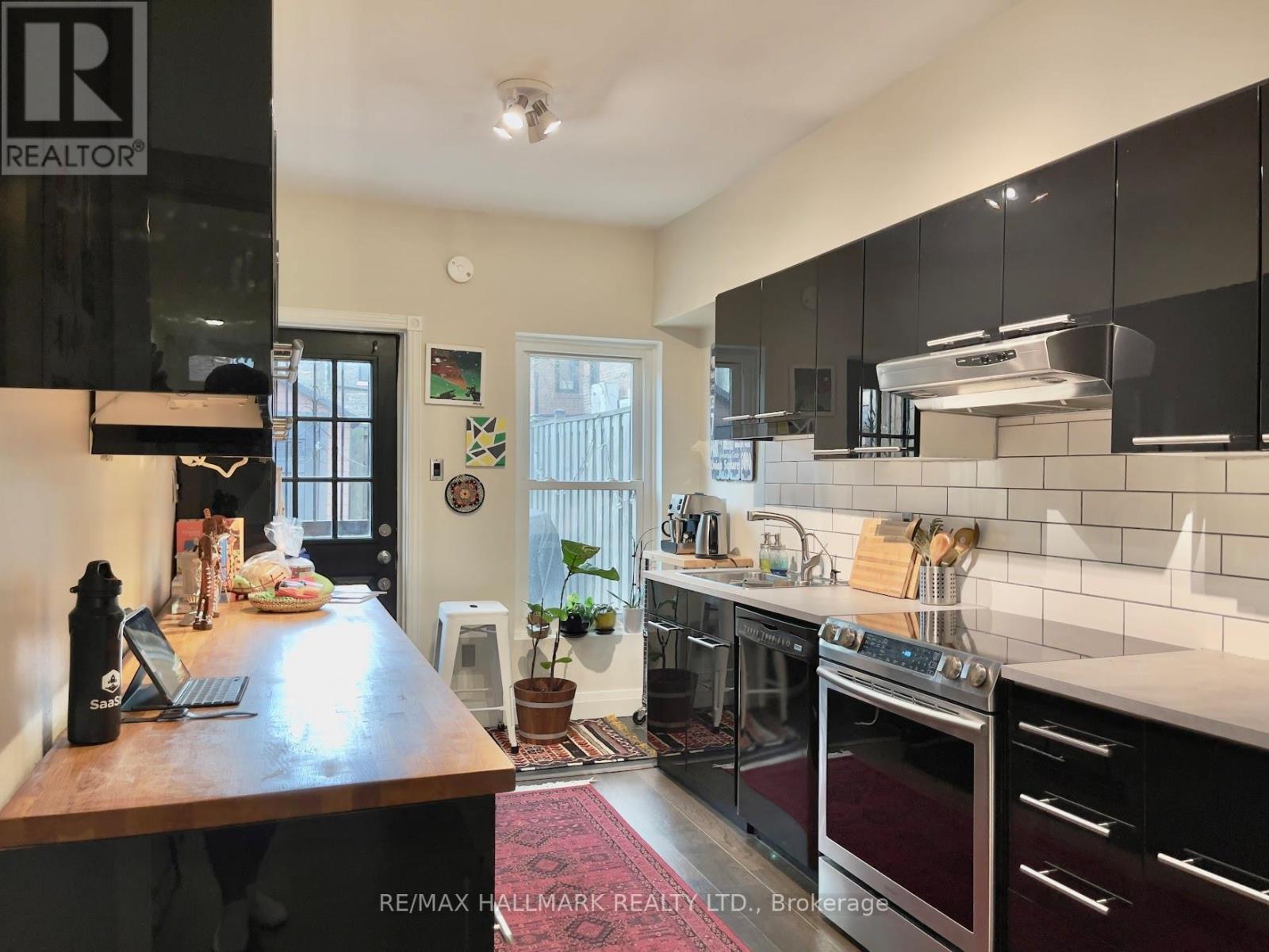 2 Verral Avenue, Toronto, Ontario  M4M 2R2 - Photo 9 - E12436191