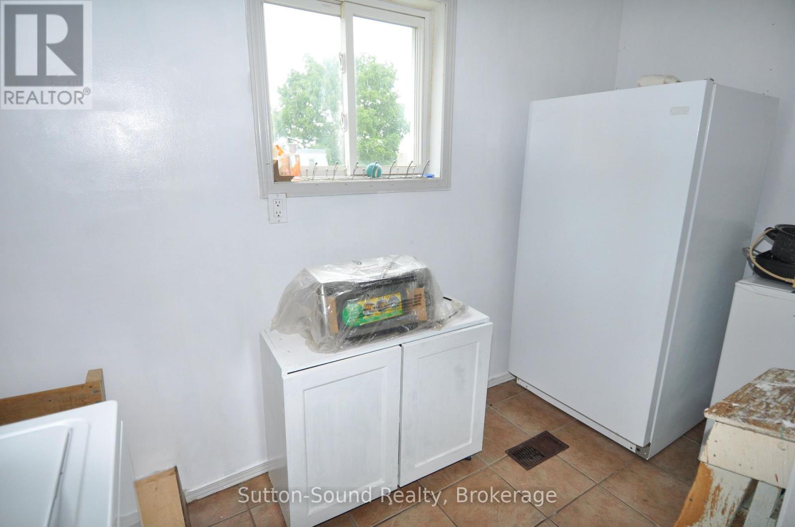 1614 3rd Avenue E, Owen Sound, Ontario  N4K 2L9 - Photo 21 - X12336729
