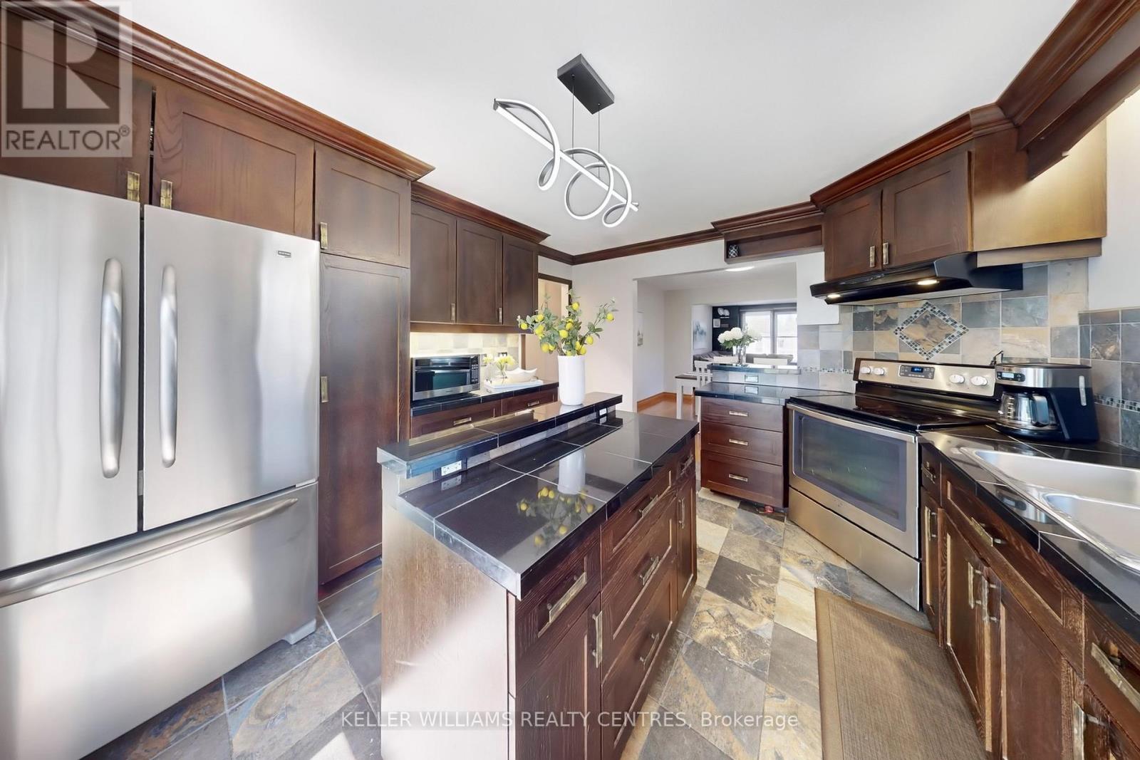 108 Armitage Drive, Newmarket, Ontario  L3Y 5L7 - Photo 10 - N12436147