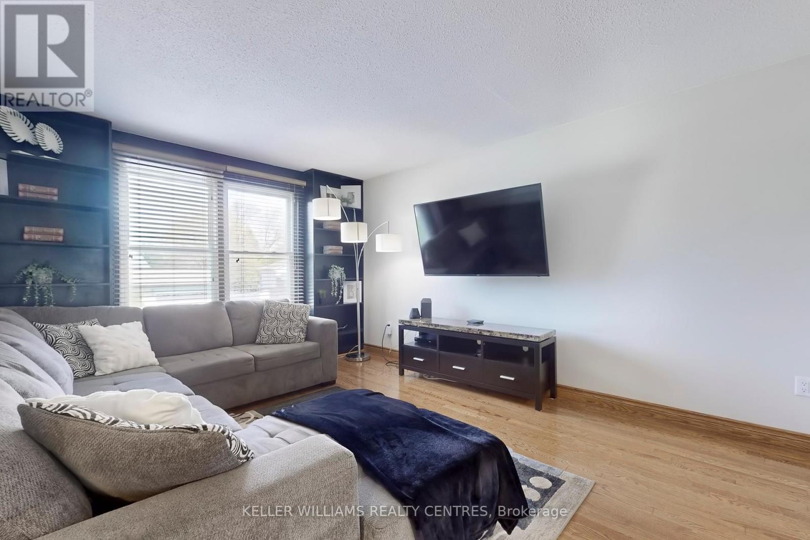 108 Armitage Drive, Newmarket, Ontario  L3Y 5L7 - Photo 5 - N12436147