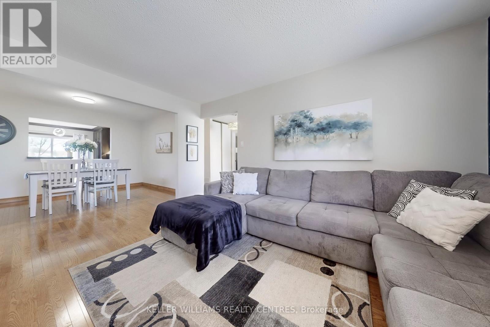 108 Armitage Drive, Newmarket, Ontario  L3Y 5L7 - Photo 6 - N12436147