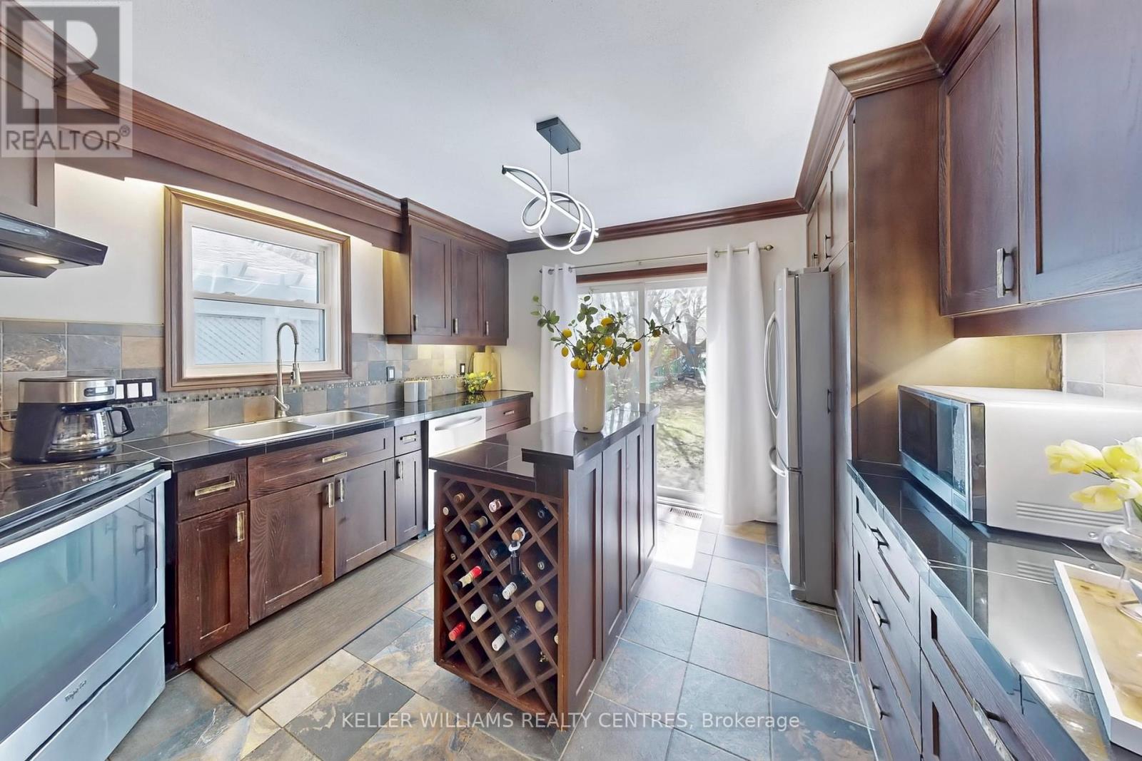108 Armitage Drive, Newmarket, Ontario  L3Y 5L7 - Photo 8 - N12436147
