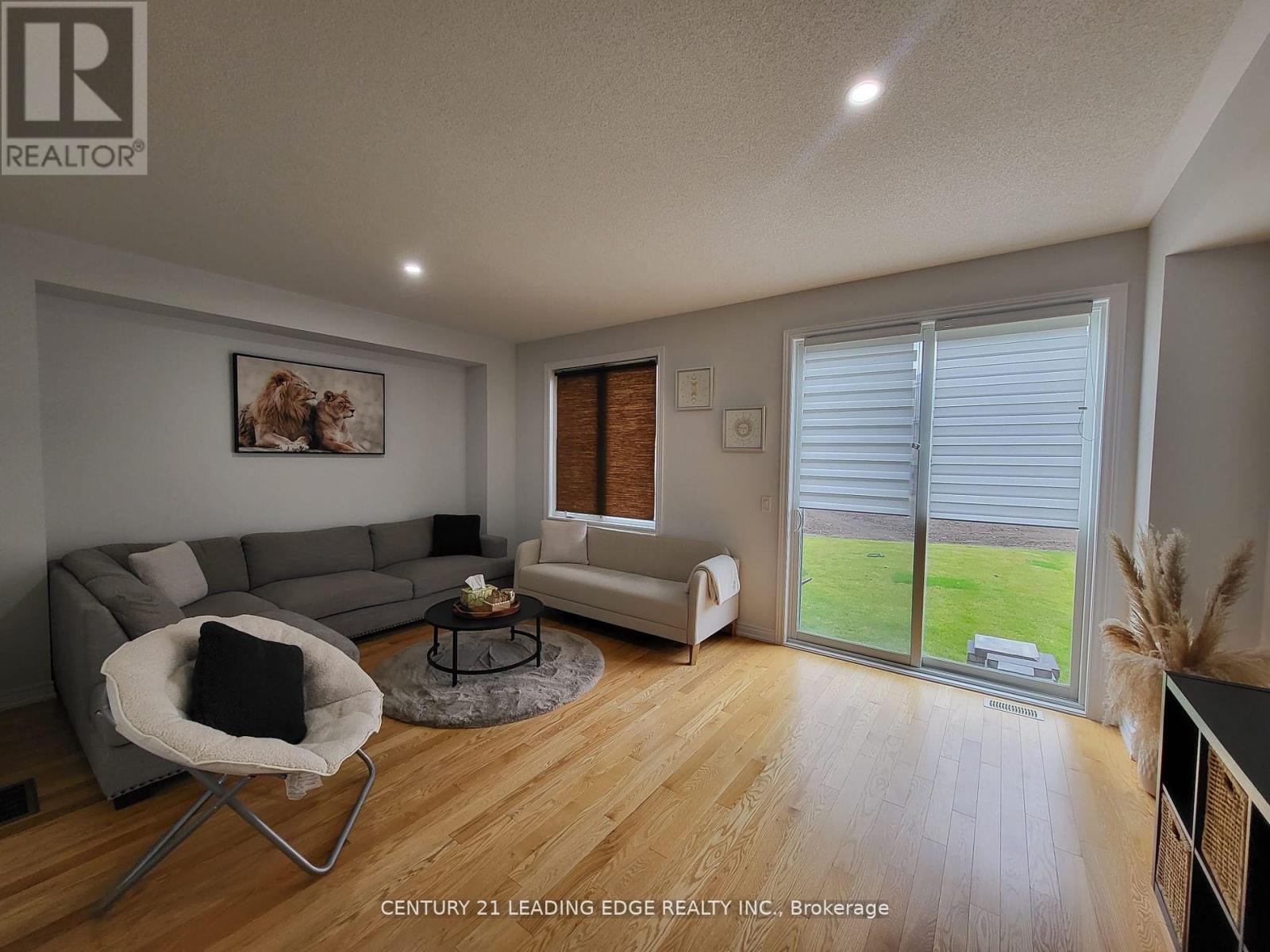 Upper - 69 Seedling Crescent, Whitchurch-Stouffville, Ontario  L4A 4V5 - Photo 6 - N12436168