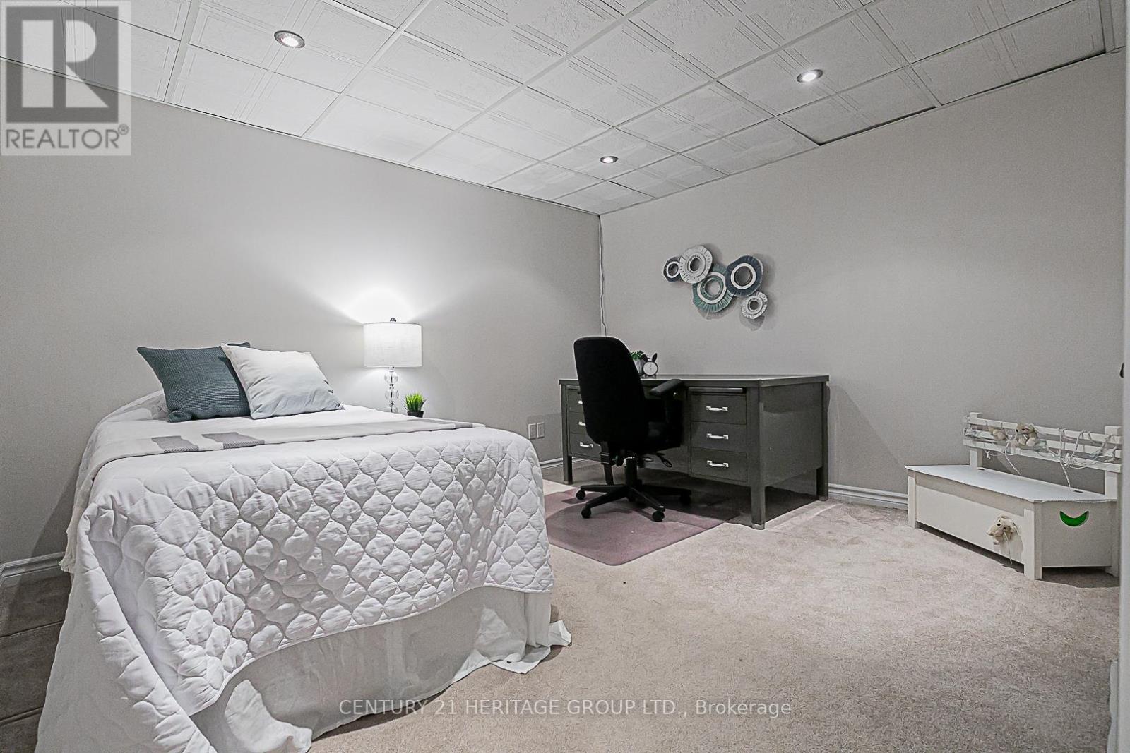 310 Chambers Crescent, Newmarket, Ontario  L3X 1T2 - Photo 26 - N12436180