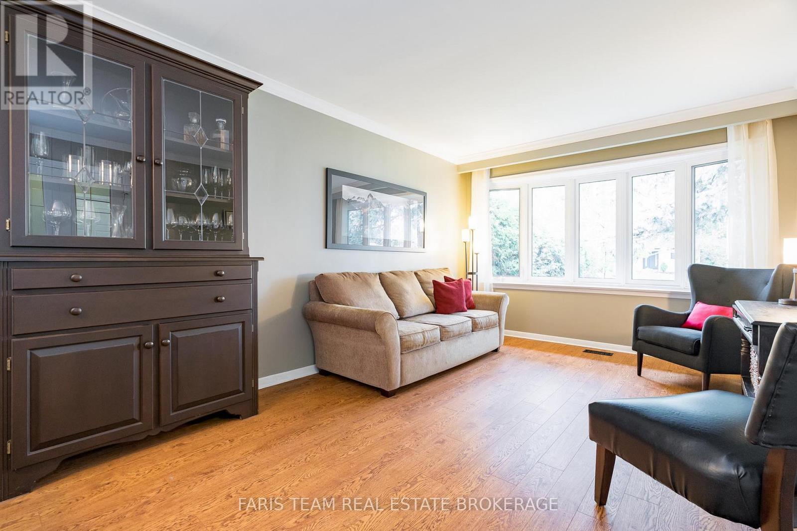 27 Ottaway Avenue, Barrie, Ontario  L4M 2W6 - Photo 14 - S12436143