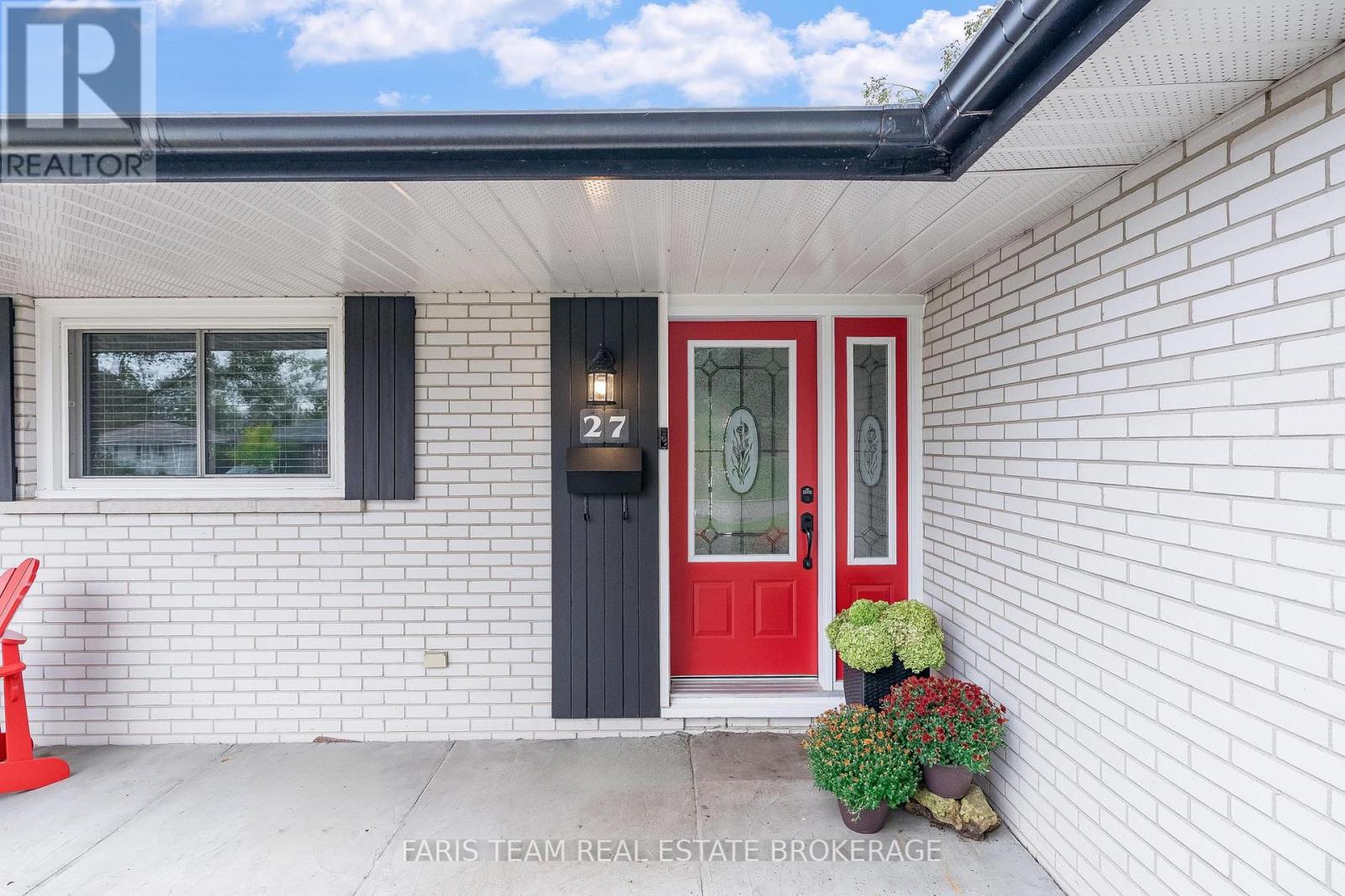 27 Ottaway Avenue, Barrie, Ontario  L4M 2W6 - Photo 4 - S12436143