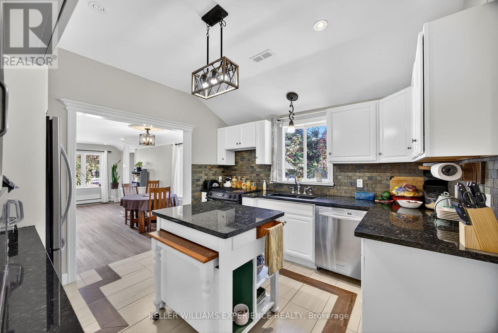 116 Burton Avenue, Barrie (Allandale), Ontario  L4N 2R8 - Photo 10 - S12436152
