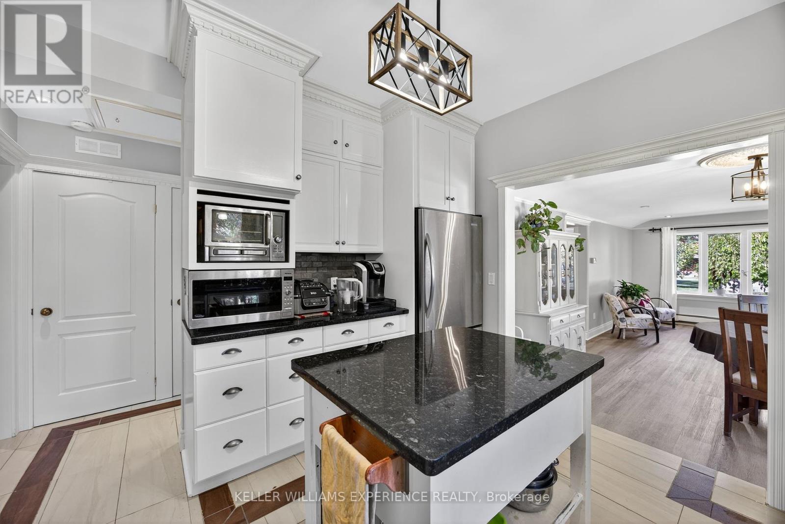 116 Burton Avenue, Barrie (Allandale), Ontario  L4N 2R8 - Photo 11 - S12436152