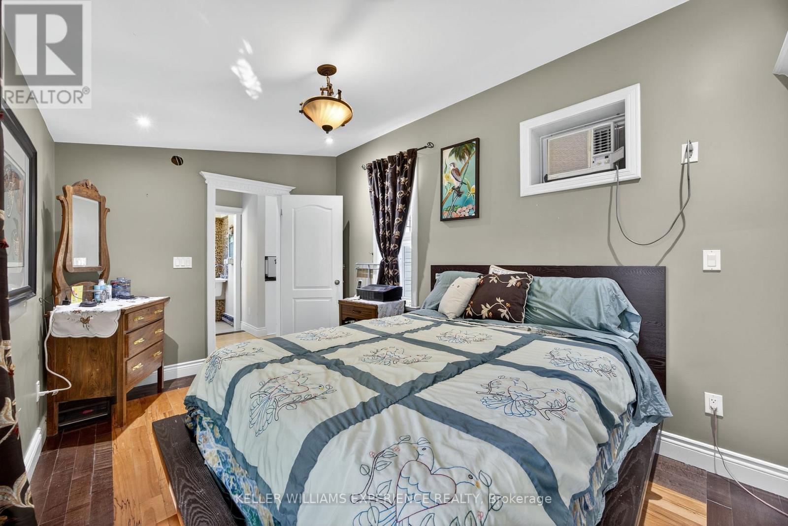 116 Burton Avenue, Barrie (Allandale), Ontario  L4N 2R8 - Photo 20 - S12436152