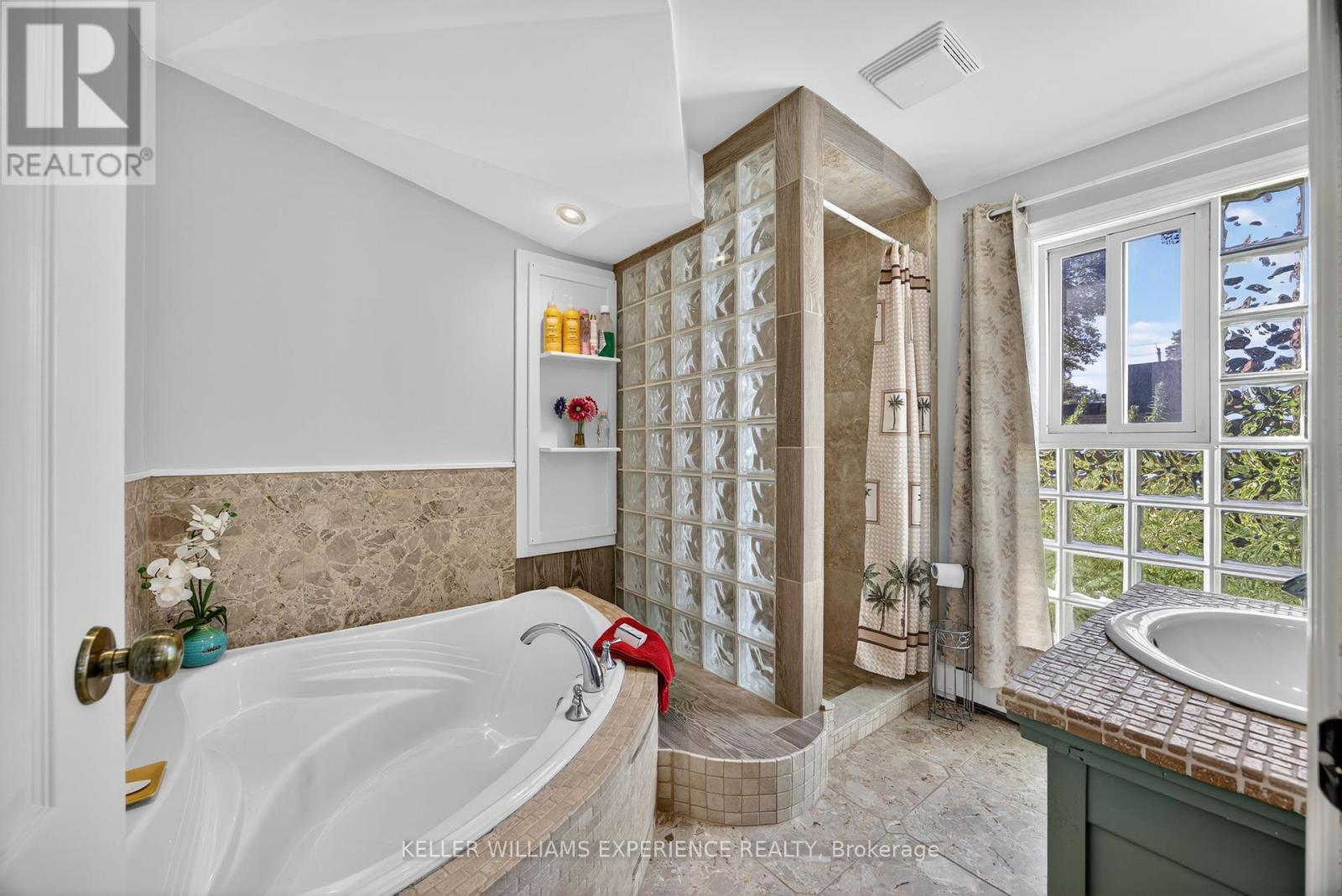 116 Burton Avenue, Barrie (Allandale), Ontario  L4N 2R8 - Photo 22 - S12436152