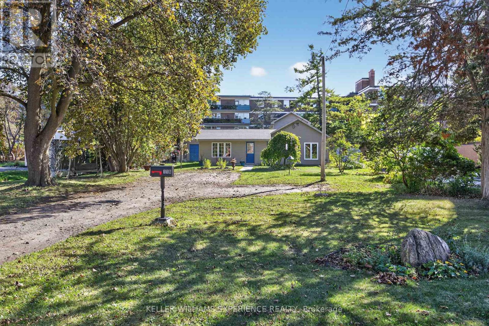 116 Burton Avenue, Barrie (Allandale), Ontario  L4N 2R8 - Photo 3 - S12436152