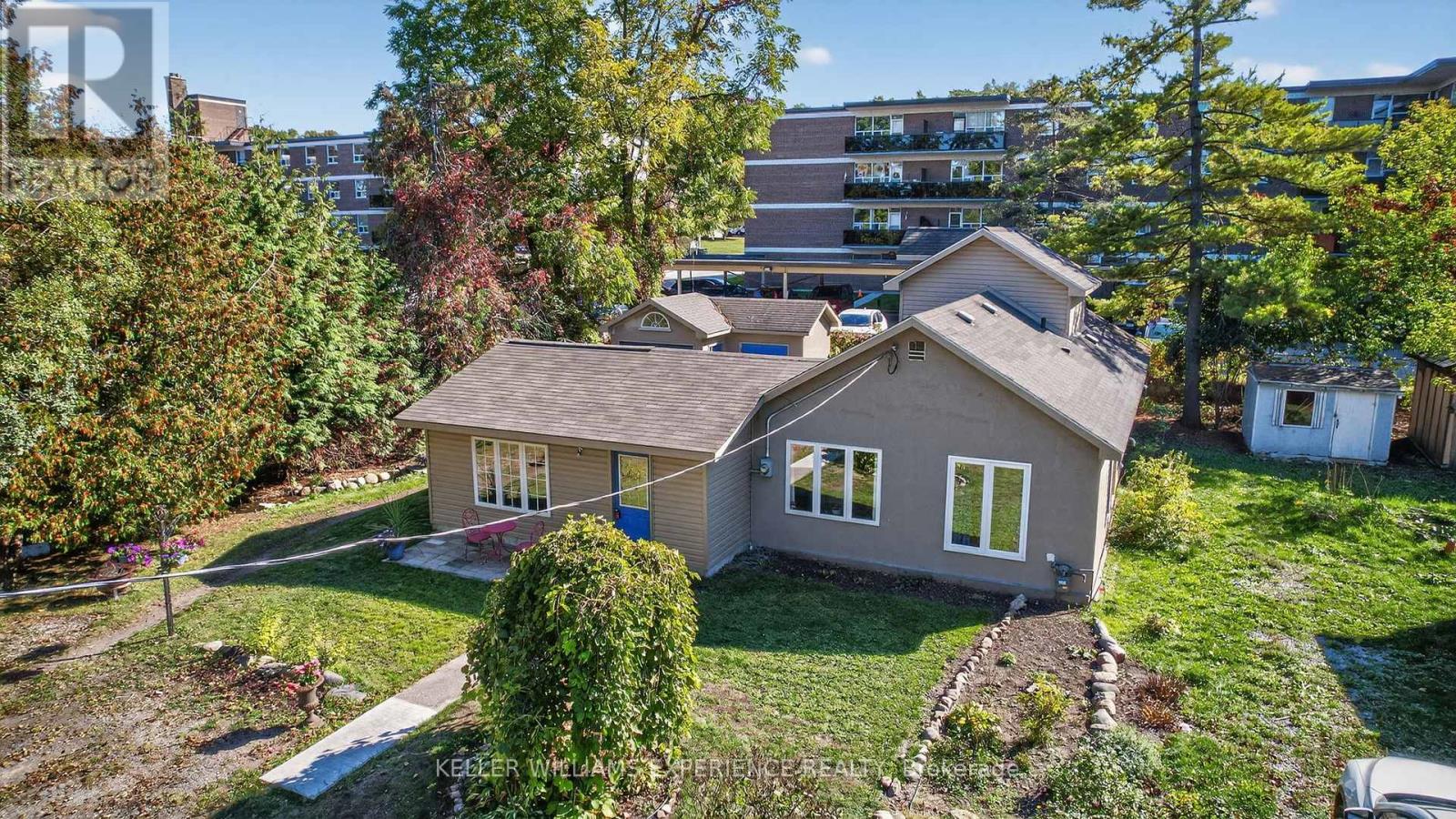 116 Burton Avenue, Barrie (Allandale), Ontario  L4N 2R8 - Photo 36 - S12436152