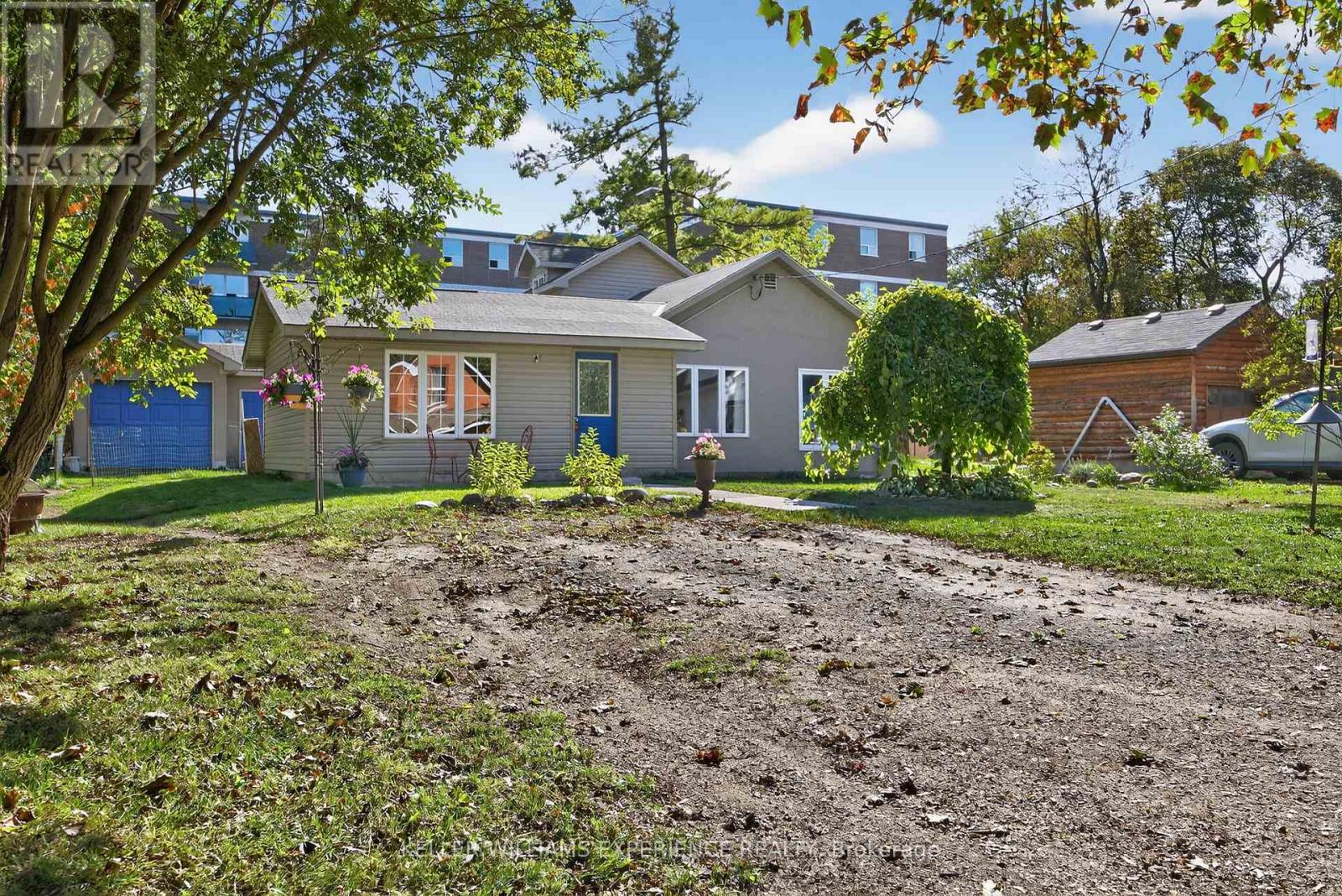116 Burton Avenue, Barrie (Allandale), Ontario  L4N 2R8 - Photo 4 - S12436152