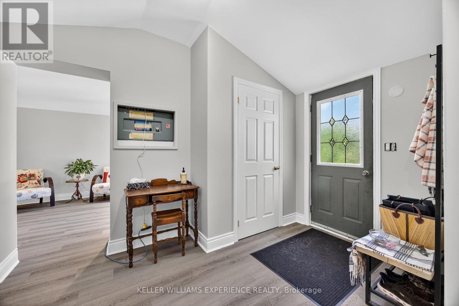 116 Burton Avenue, Barrie (Allandale), Ontario  L4N 2R8 - Photo 7 - S12436152
