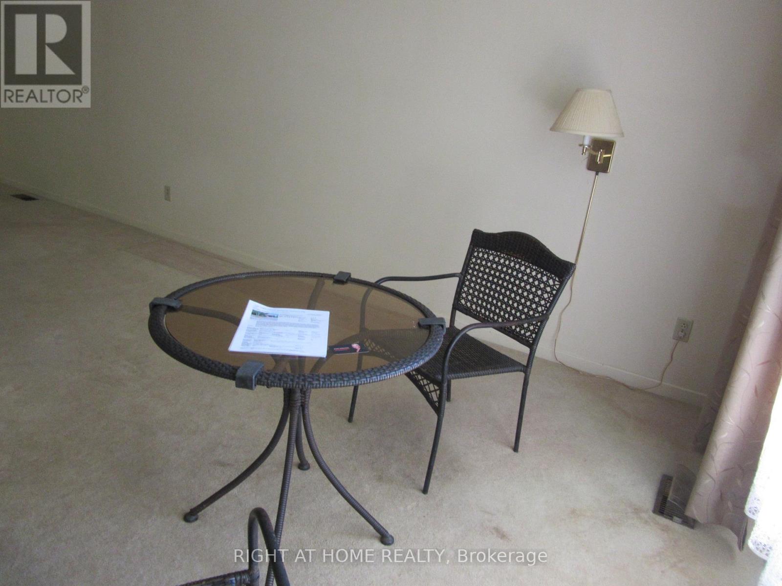1588 Hobbs Crescent, Mississauga, Ontario  L5J 3R9 - Photo 4 - W12435331