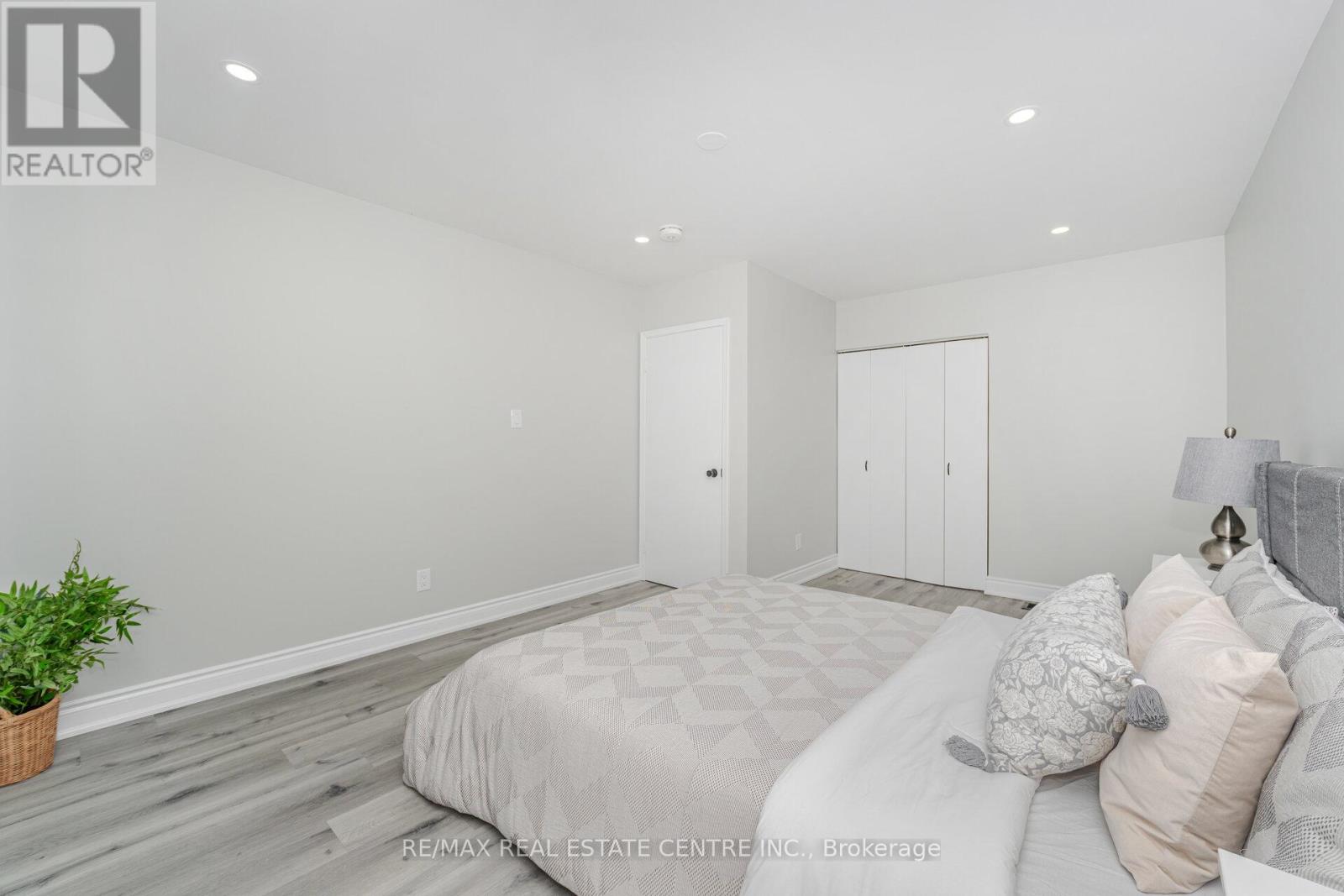 34 Windermere Court, Brampton, Ontario  L6X 2L6 - Photo 22 - W12436072