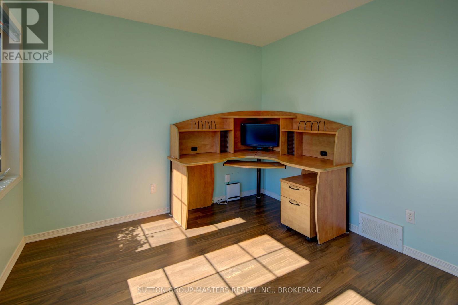 83 Abbey Dawn Drive, Loyalist, Ontario  K0H 1G0 - Photo 17 - X12436262