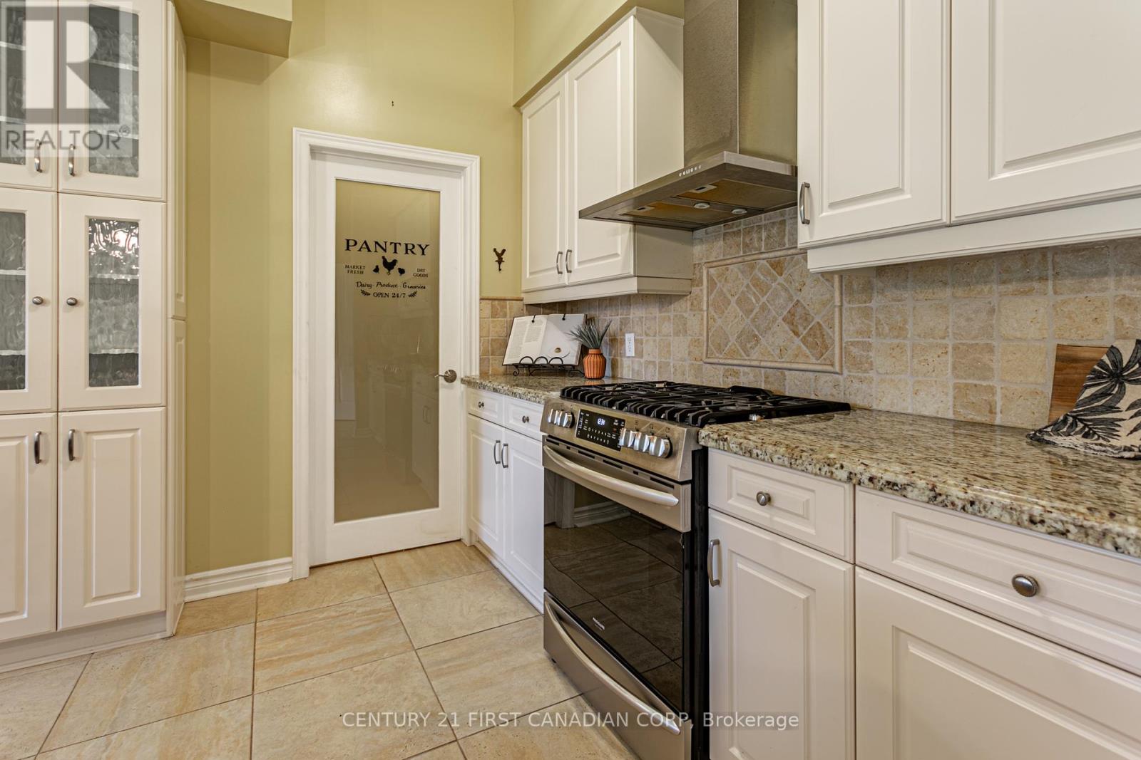 11507 Lagonda Way, Chatham-Kent, Ontario  N0P 1X0 - Photo 11 - X12436296