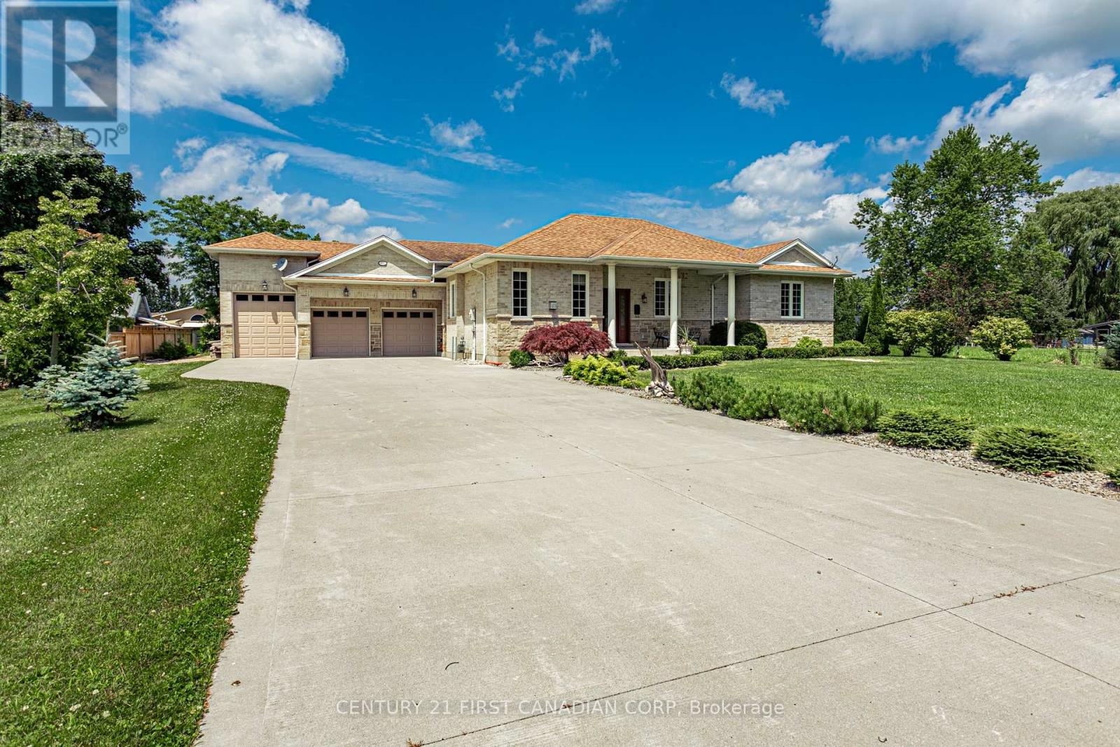 11507 Lagonda Way, Chatham-Kent, Ontario  N0P 1X0 - Photo 2 - X12436296