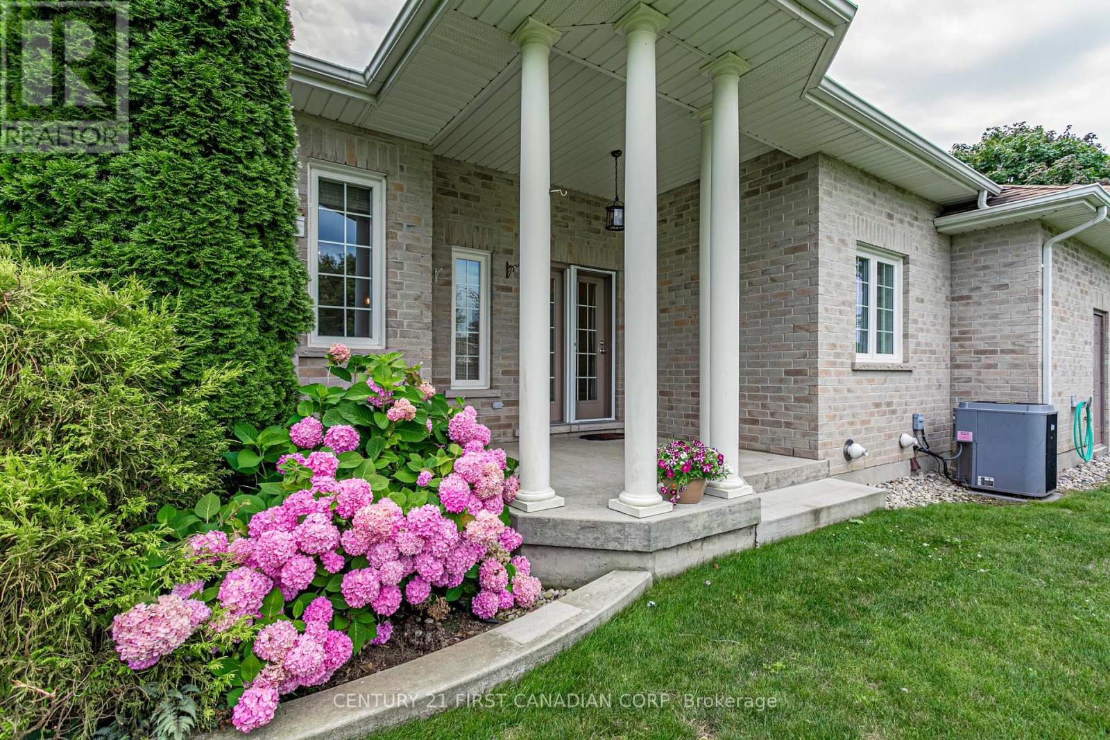 11507 Lagonda Way, Chatham-Kent, Ontario  N0P 1X0 - Photo 35 - X12436296