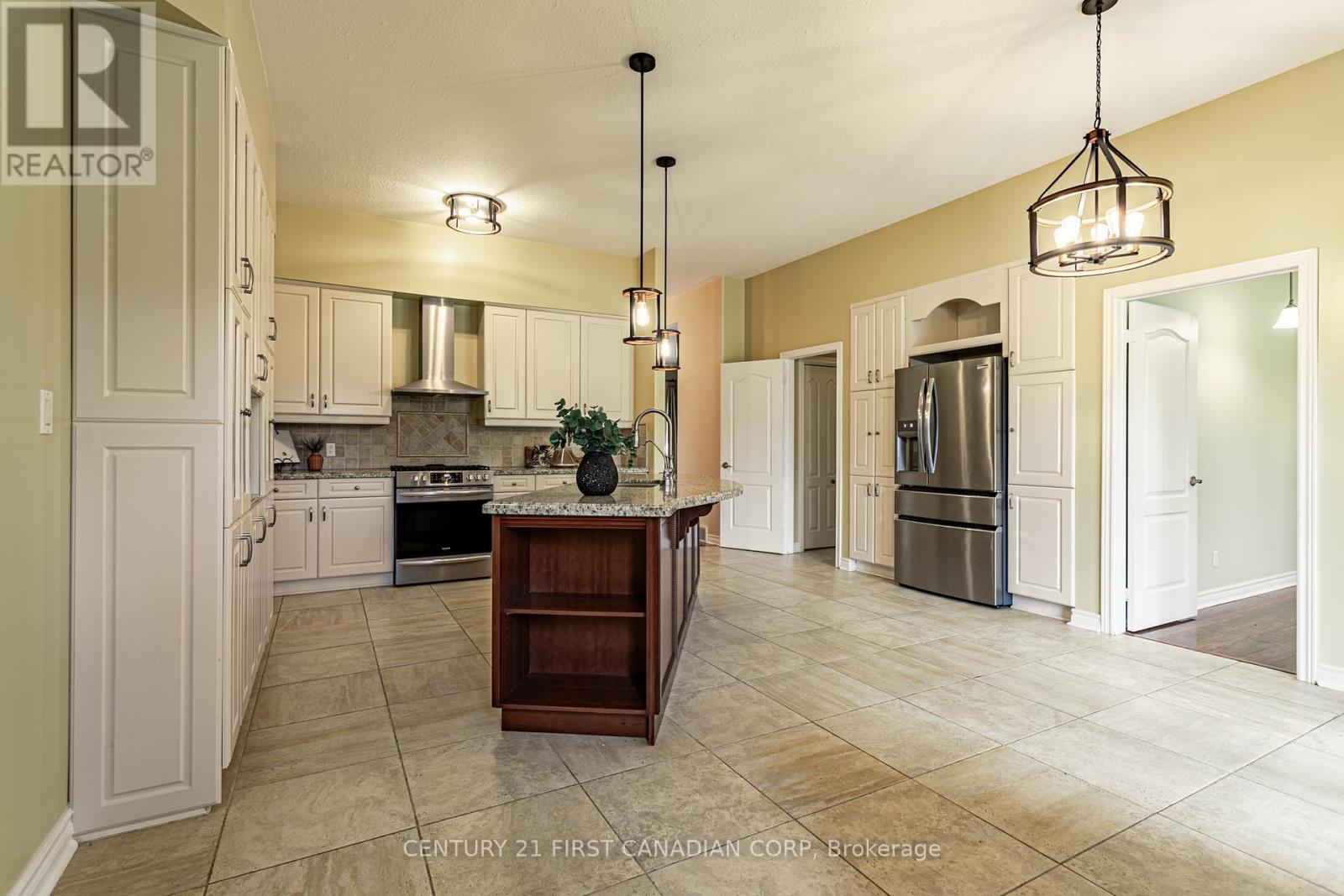 11507 Lagonda Way, Chatham-Kent, Ontario  N0P 1X0 - Photo 8 - X12436296