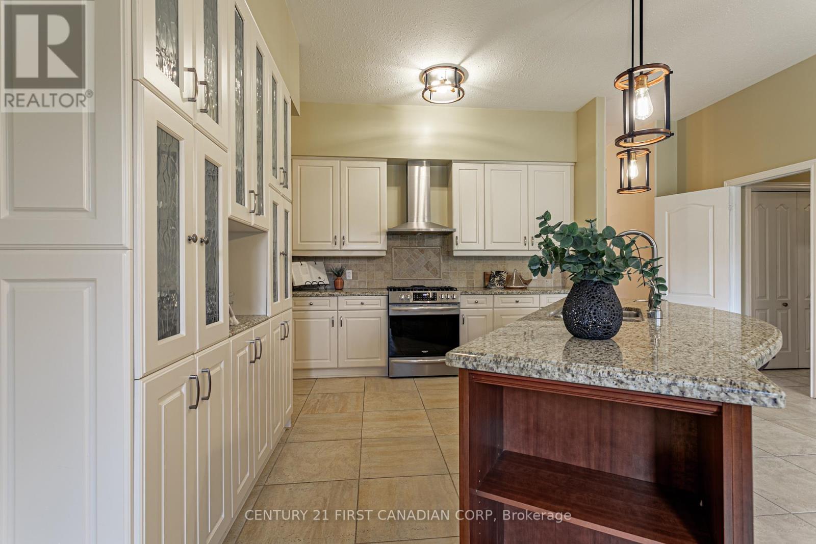 11507 Lagonda Way, Chatham-Kent, Ontario  N0P 1X0 - Photo 9 - X12436296