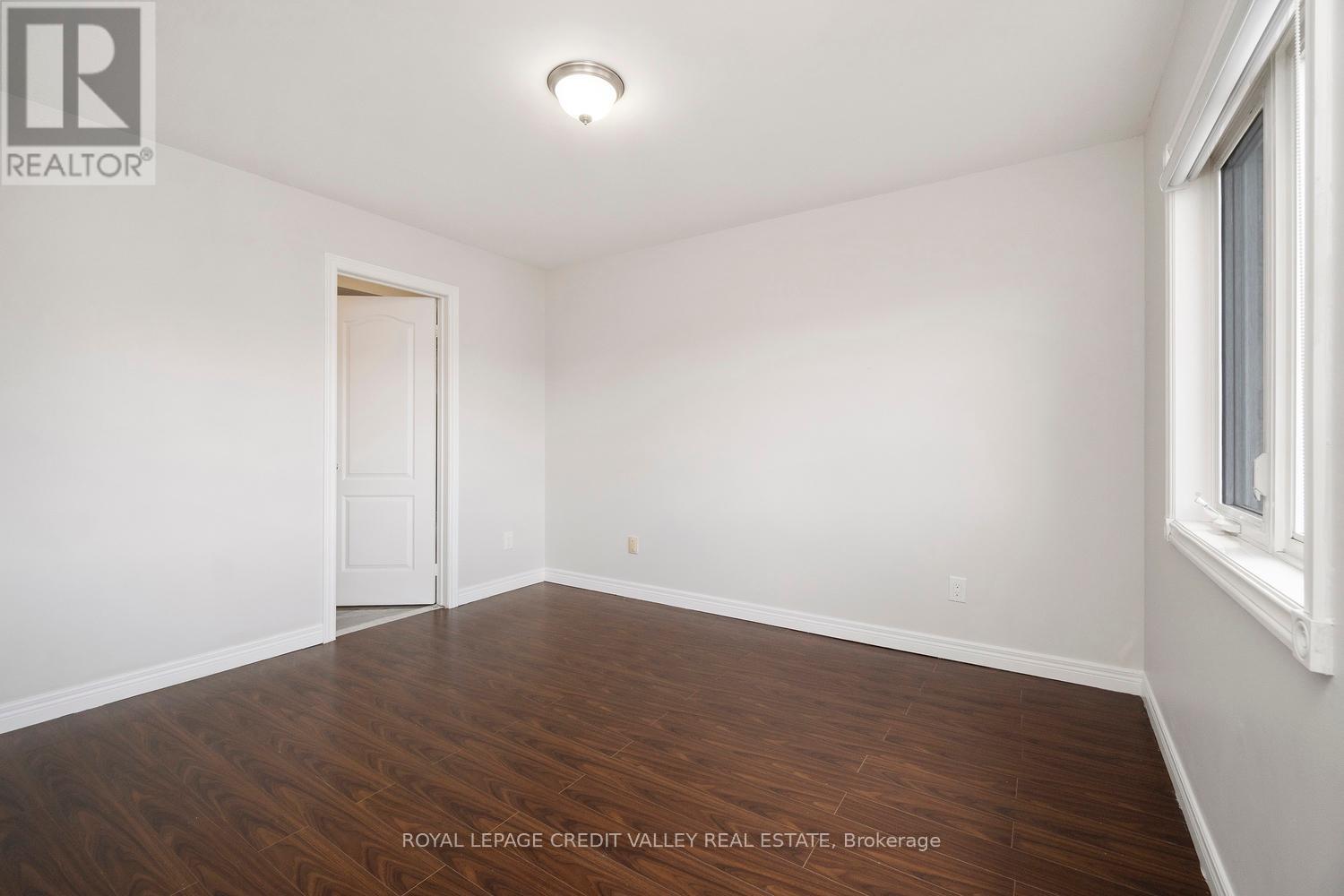 972 Winterton Way, Mississauga, Ontario  L5V 1M6 - Photo 20 - W12436126