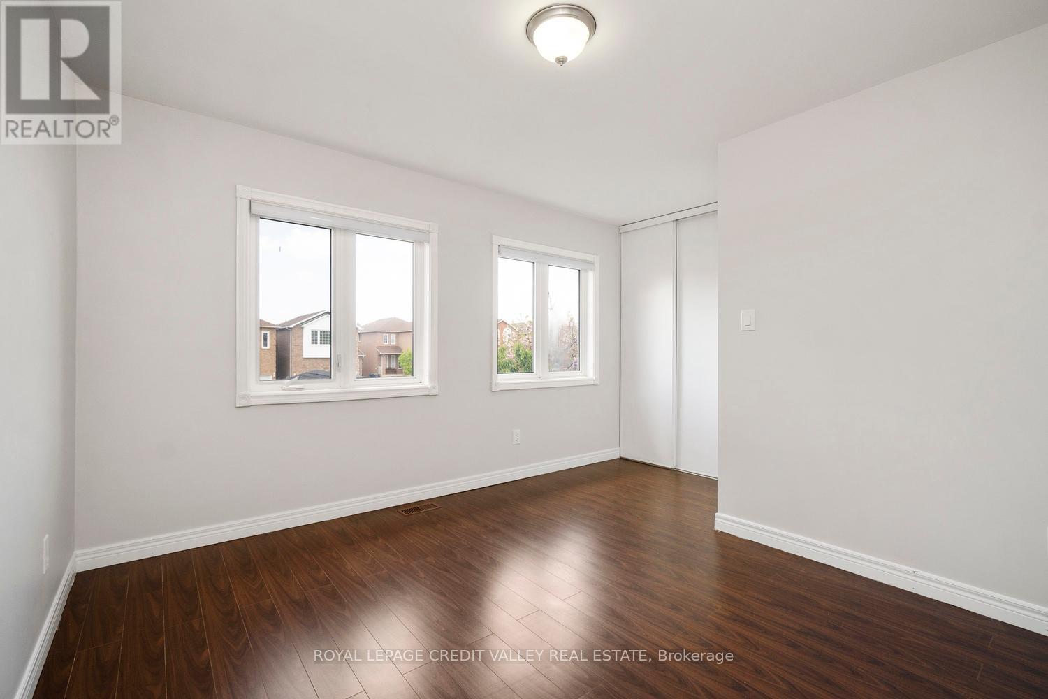 972 Winterton Way, Mississauga, Ontario  L5V 1M6 - Photo 21 - W12436126