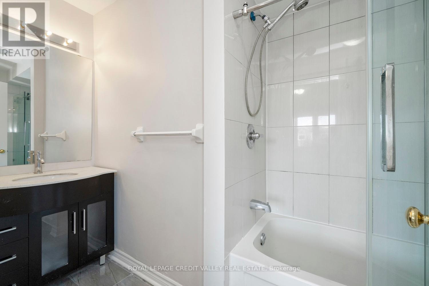 972 Winterton Way, Mississauga, Ontario  L5V 1M6 - Photo 22 - W12436126