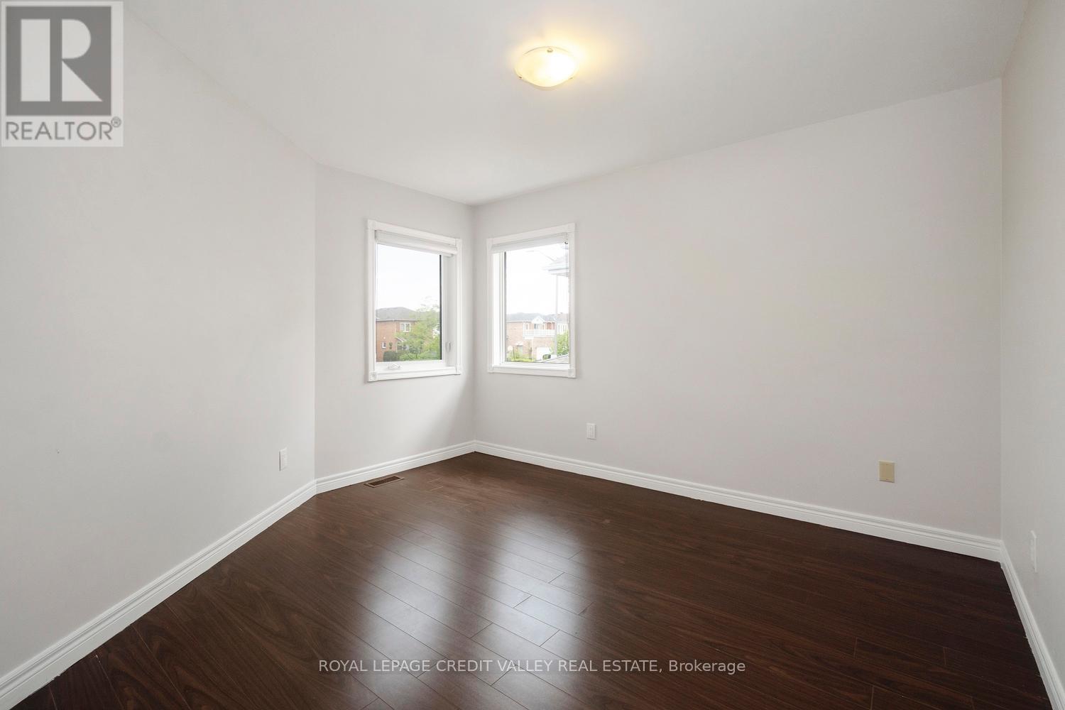 972 Winterton Way, Mississauga, Ontario  L5V 1M6 - Photo 23 - W12436126