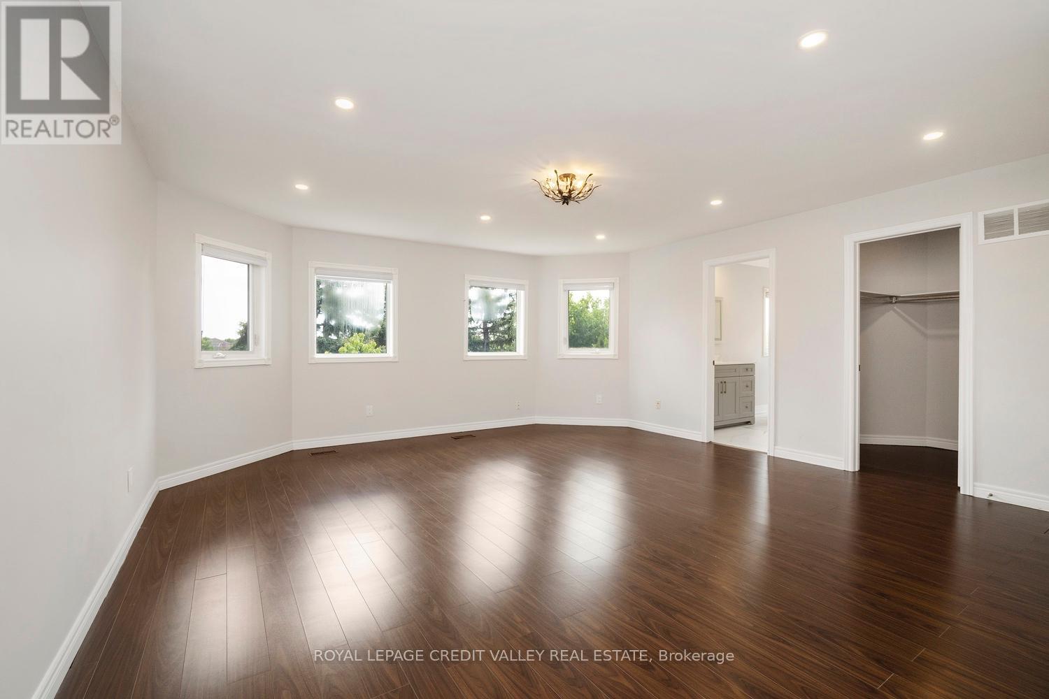 972 Winterton Way, Mississauga, Ontario  L5V 1M6 - Photo 25 - W12436126