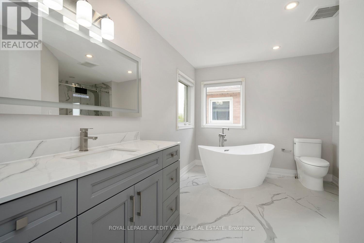 972 Winterton Way, Mississauga, Ontario  L5V 1M6 - Photo 26 - W12436126