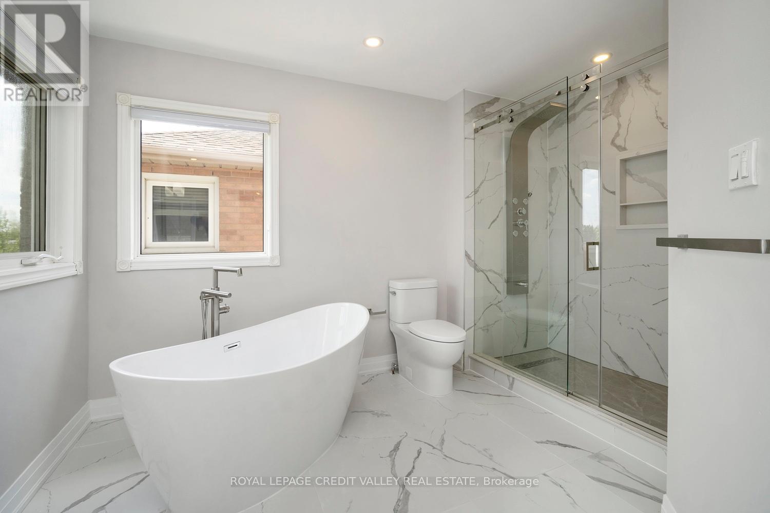 972 Winterton Way, Mississauga, Ontario  L5V 1M6 - Photo 27 - W12436126
