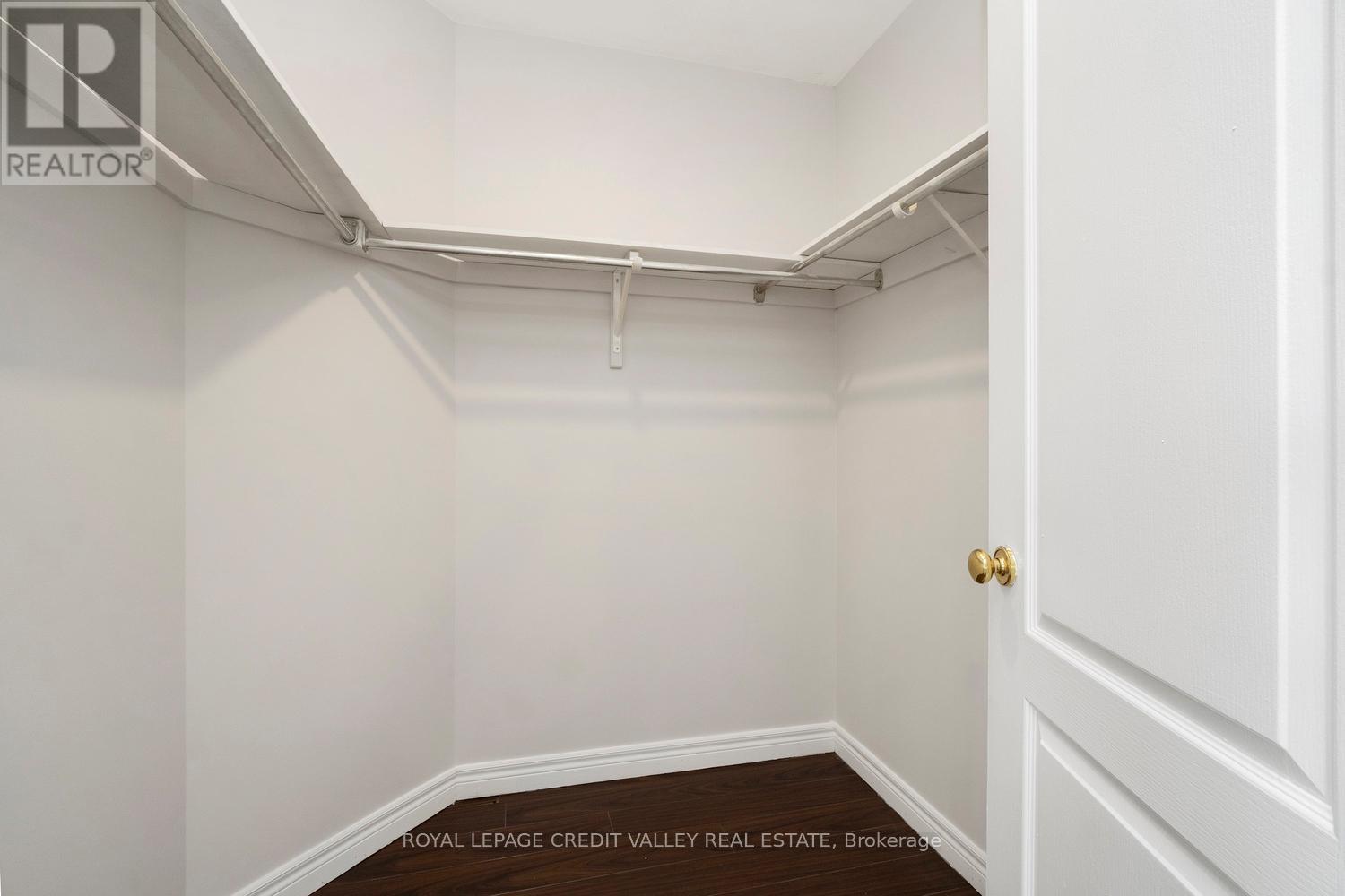 972 Winterton Way, Mississauga, Ontario  L5V 1M6 - Photo 28 - W12436126