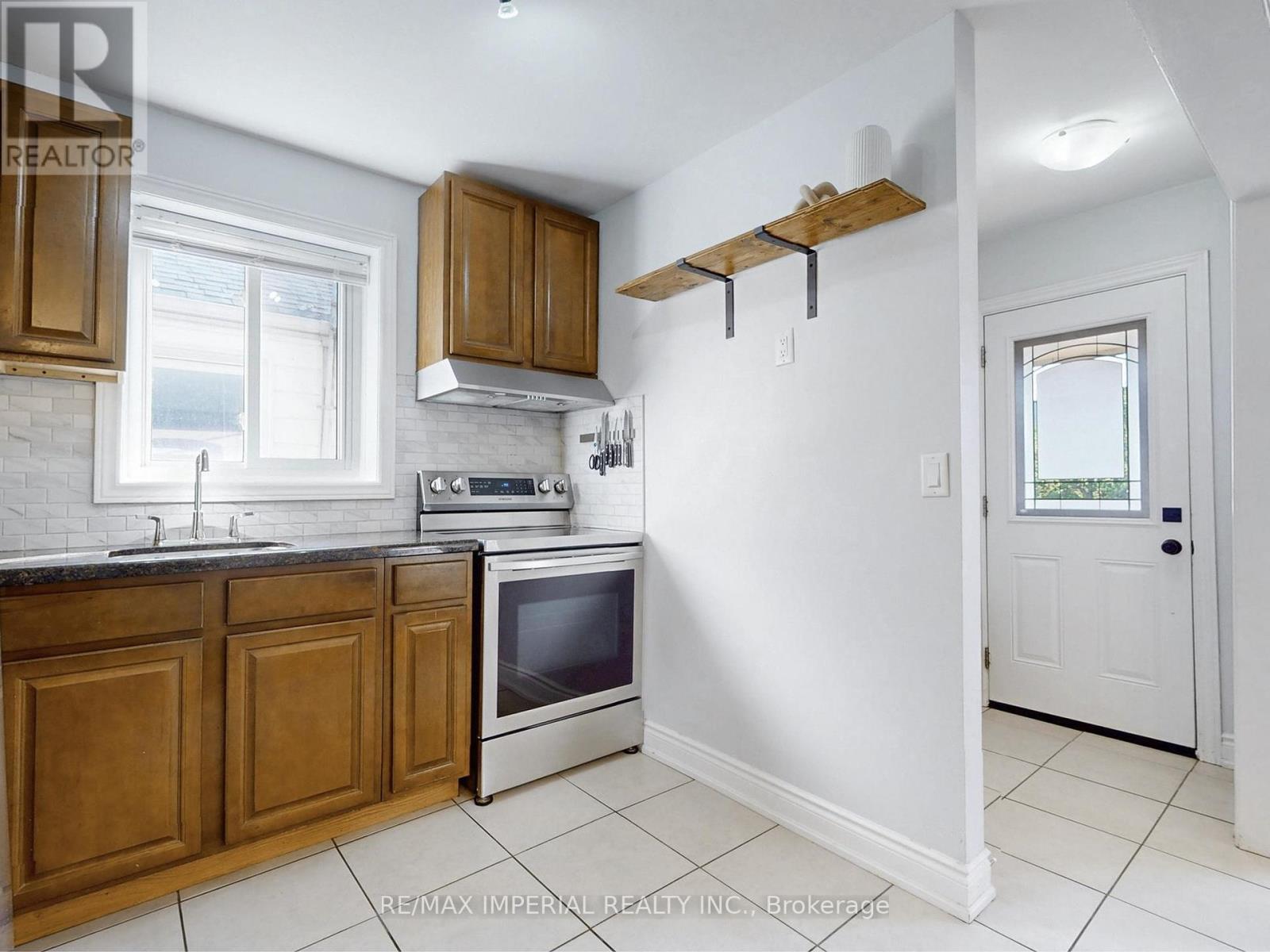 598 Ridelle Avenue, Toronto, Ontario  M6B 1K9 - Photo 13 - W12436146