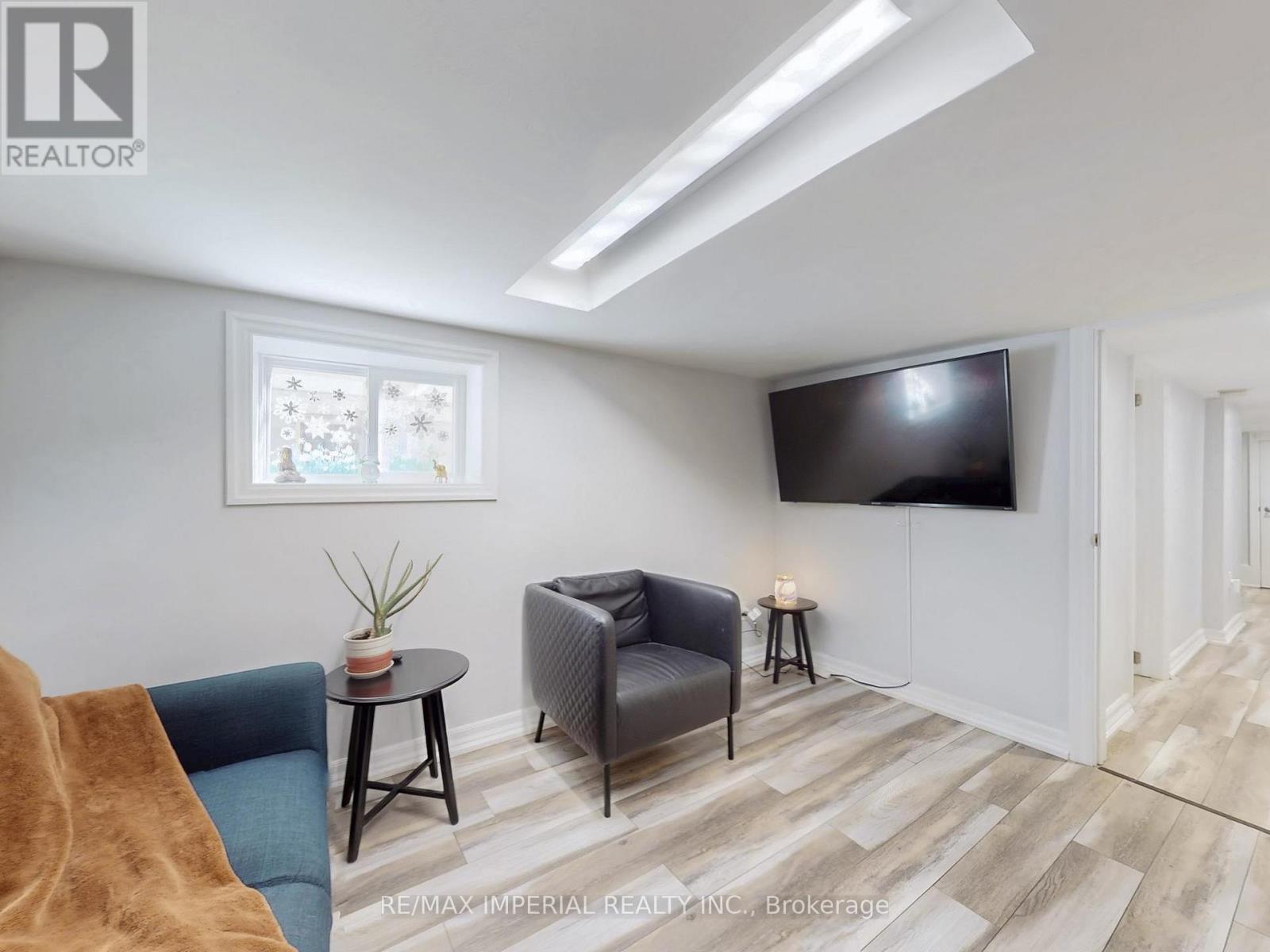 598 Ridelle Avenue, Toronto, Ontario  M6B 1K9 - Photo 27 - W12436146